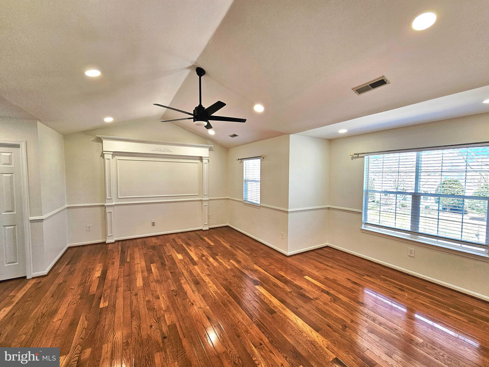 SOUTH RIDING - Residential