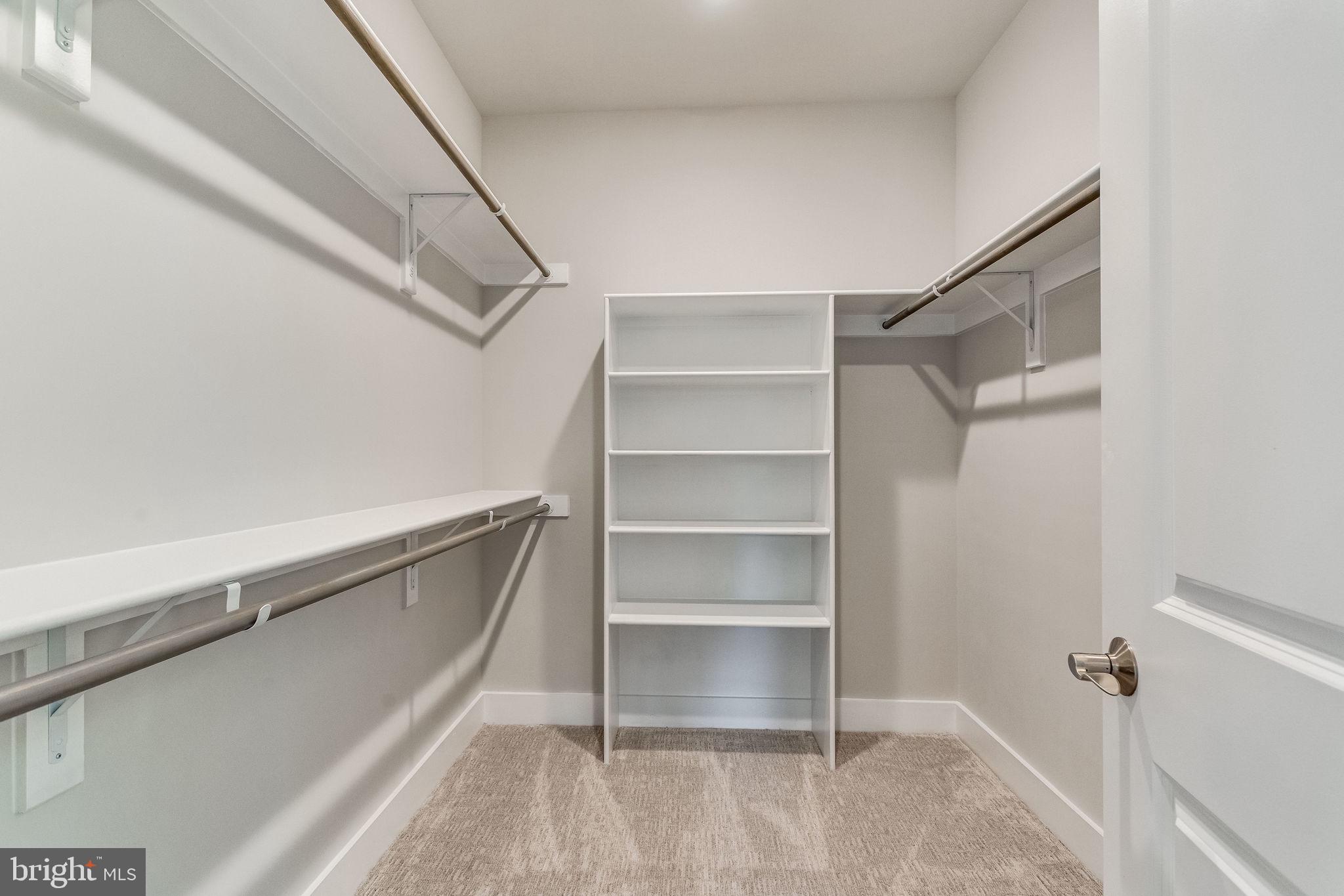 VIENNA OAKS - Residential