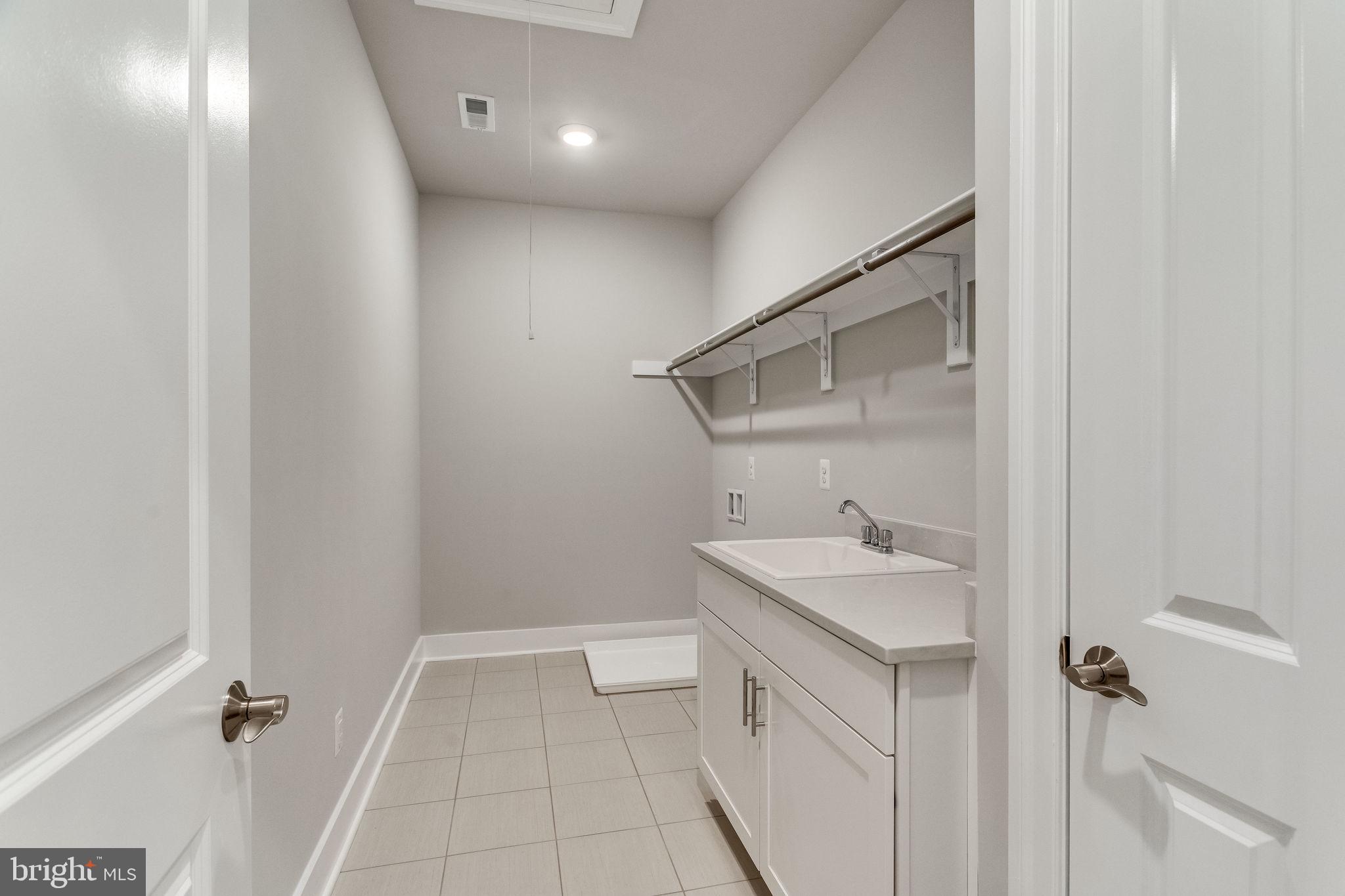 VIENNA OAKS - Residential