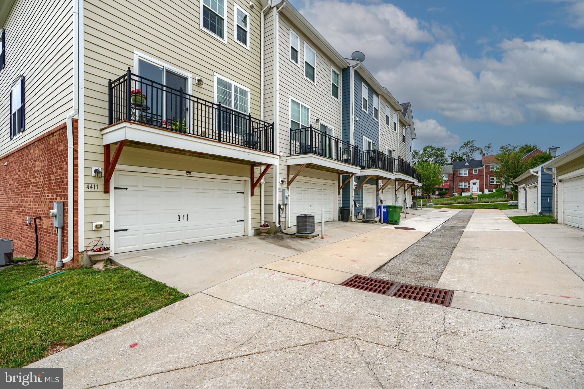 4411 MAPLE WOOD DRIVE