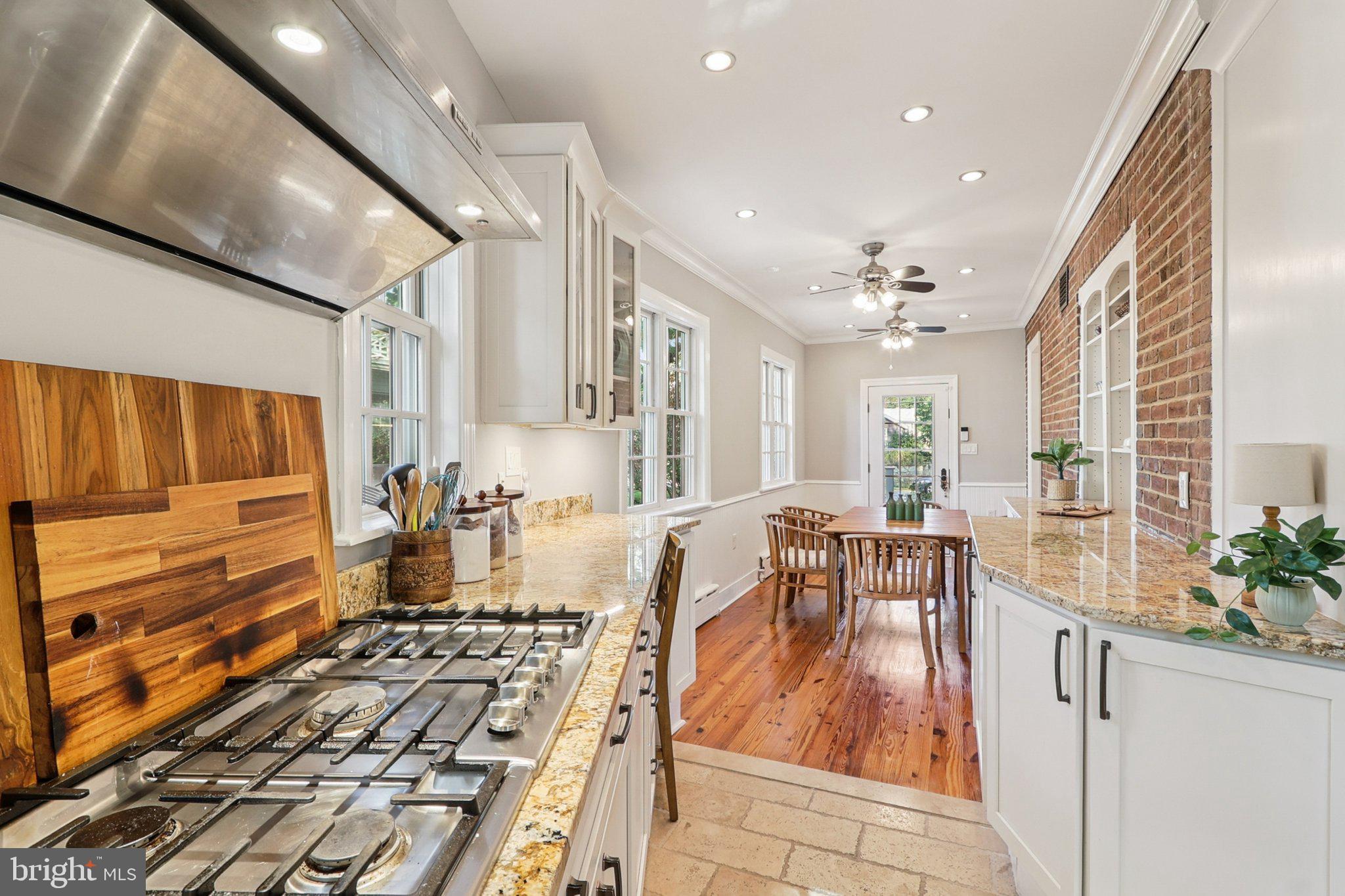 ARLINGTON RIDGE - Residential