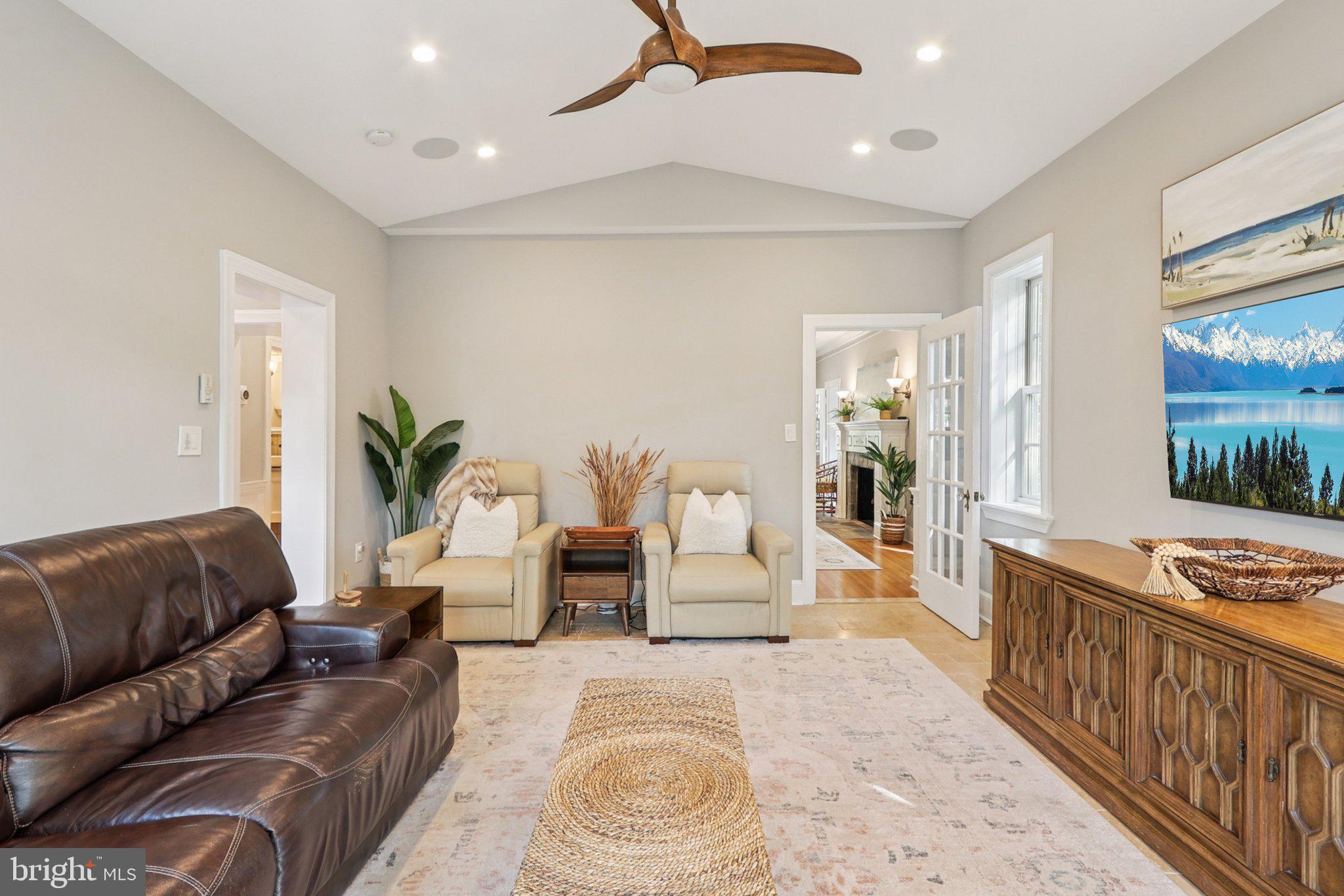 ARLINGTON RIDGE - Residential