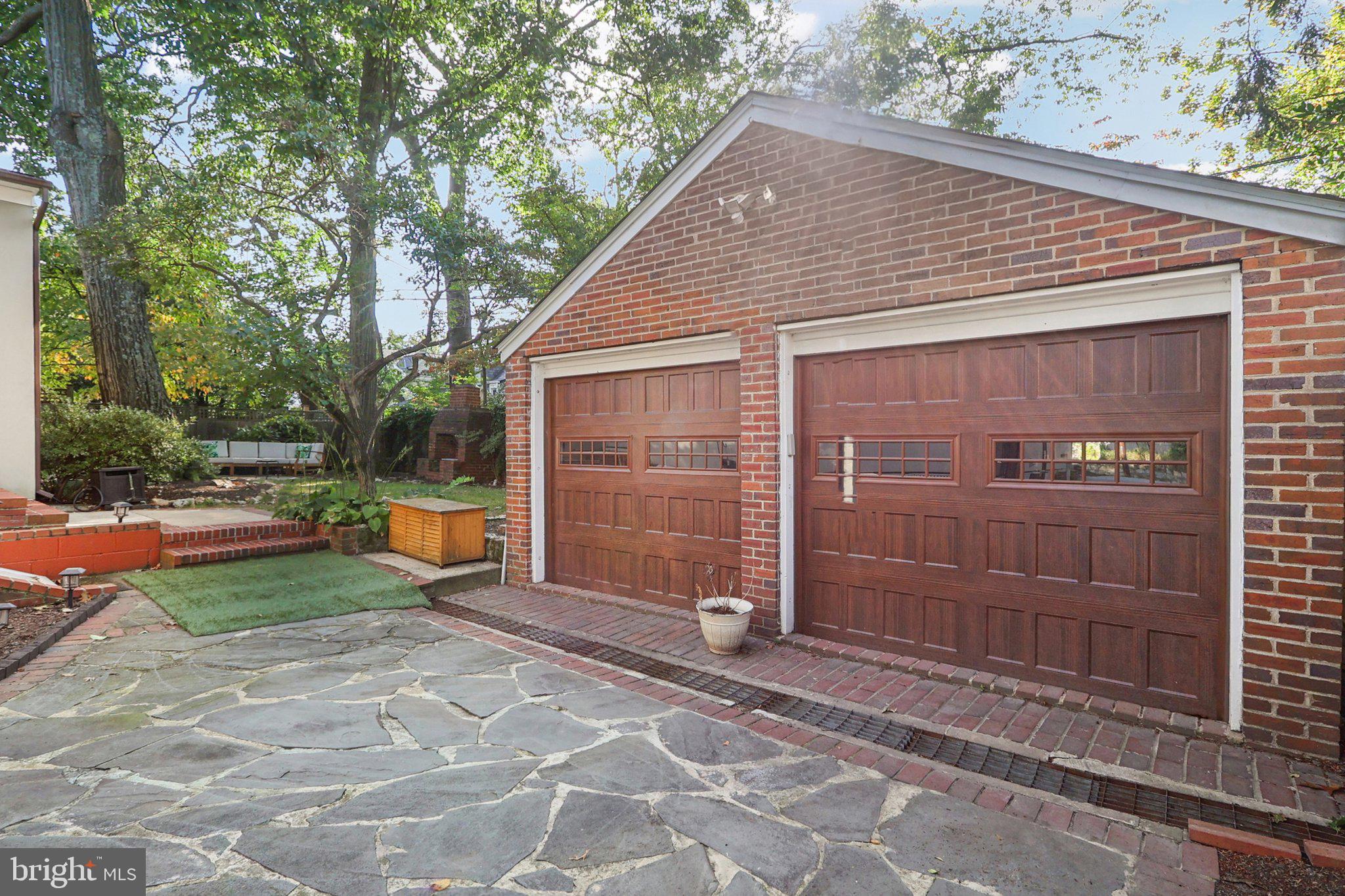 ARLINGTON RIDGE - Residential