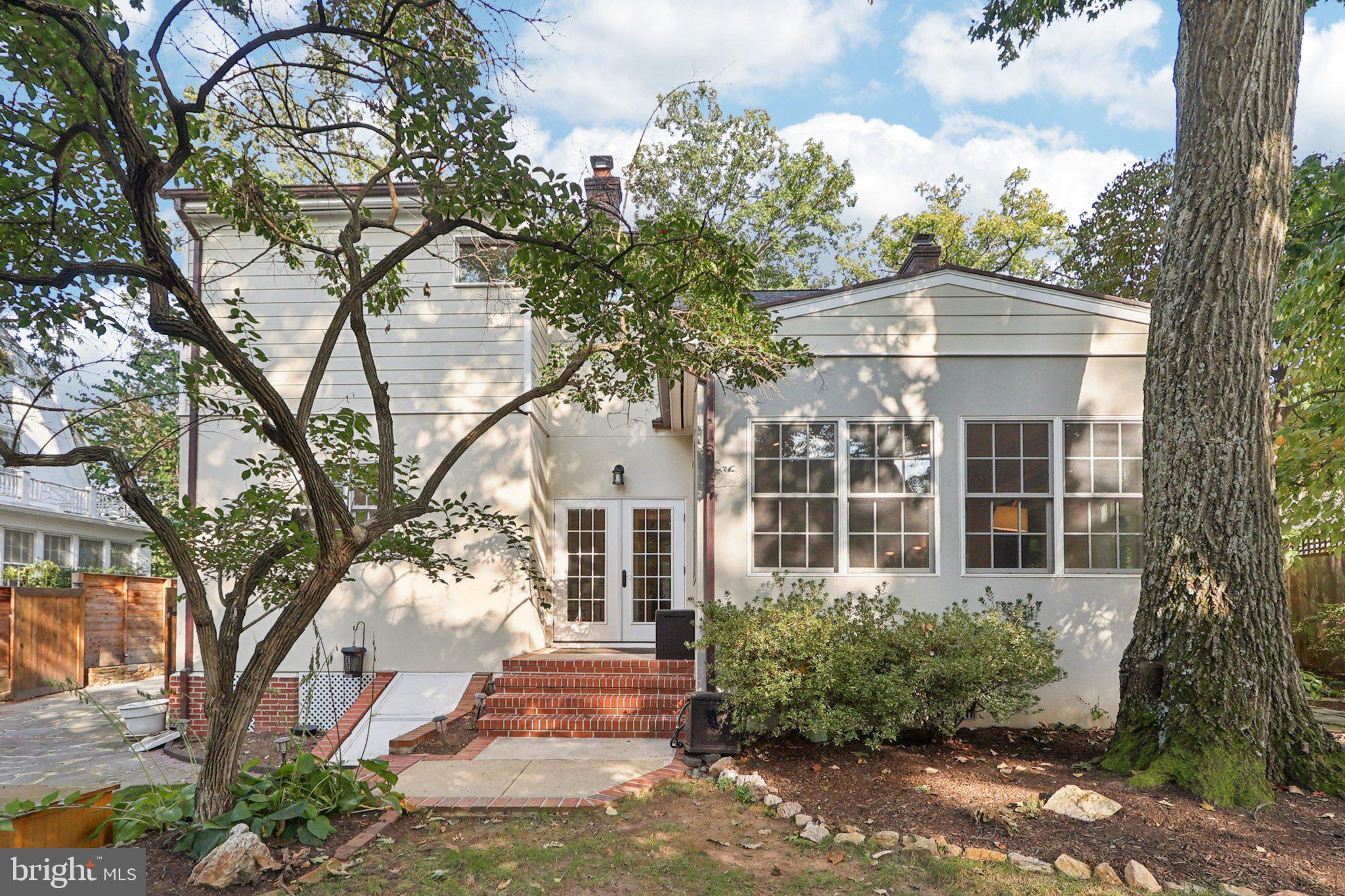 ARLINGTON RIDGE - Residential