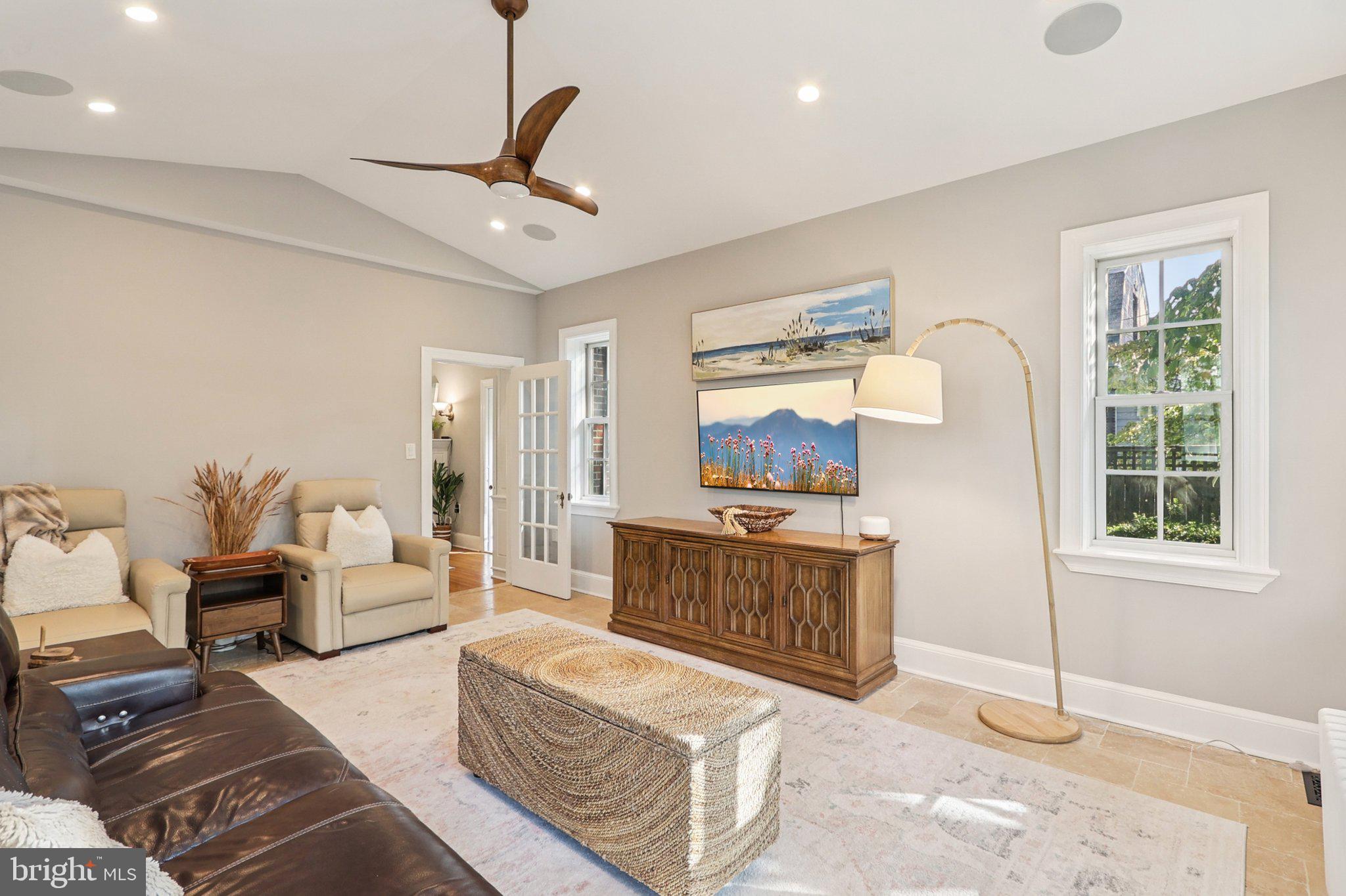 ARLINGTON RIDGE - Residential