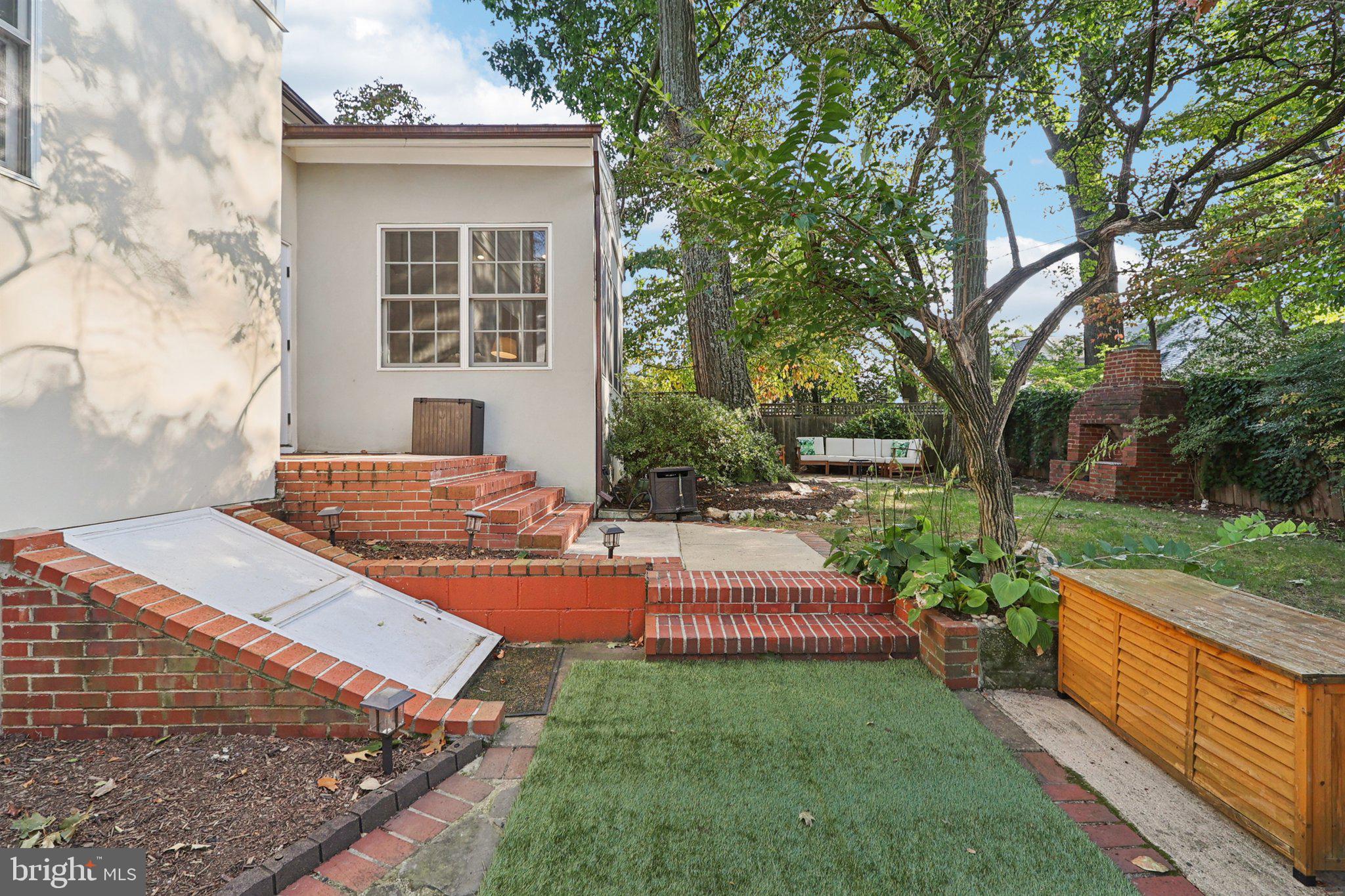 ARLINGTON RIDGE - Residential