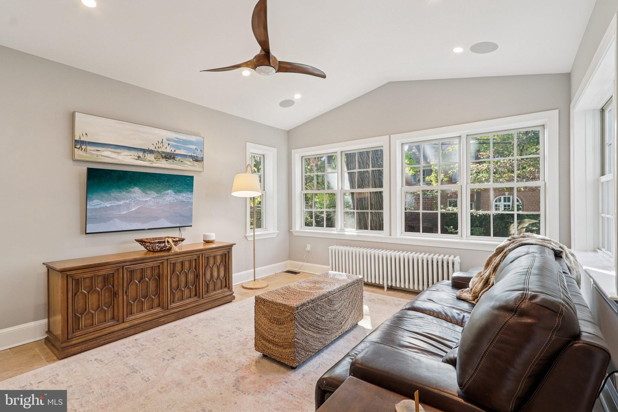 ARLINGTON RIDGE - Residential