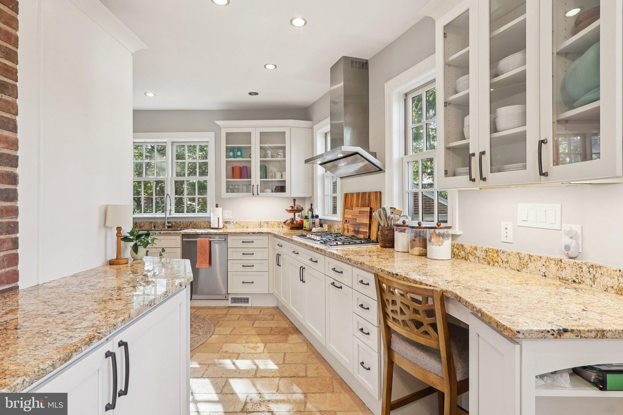 ARLINGTON RIDGE - Residential