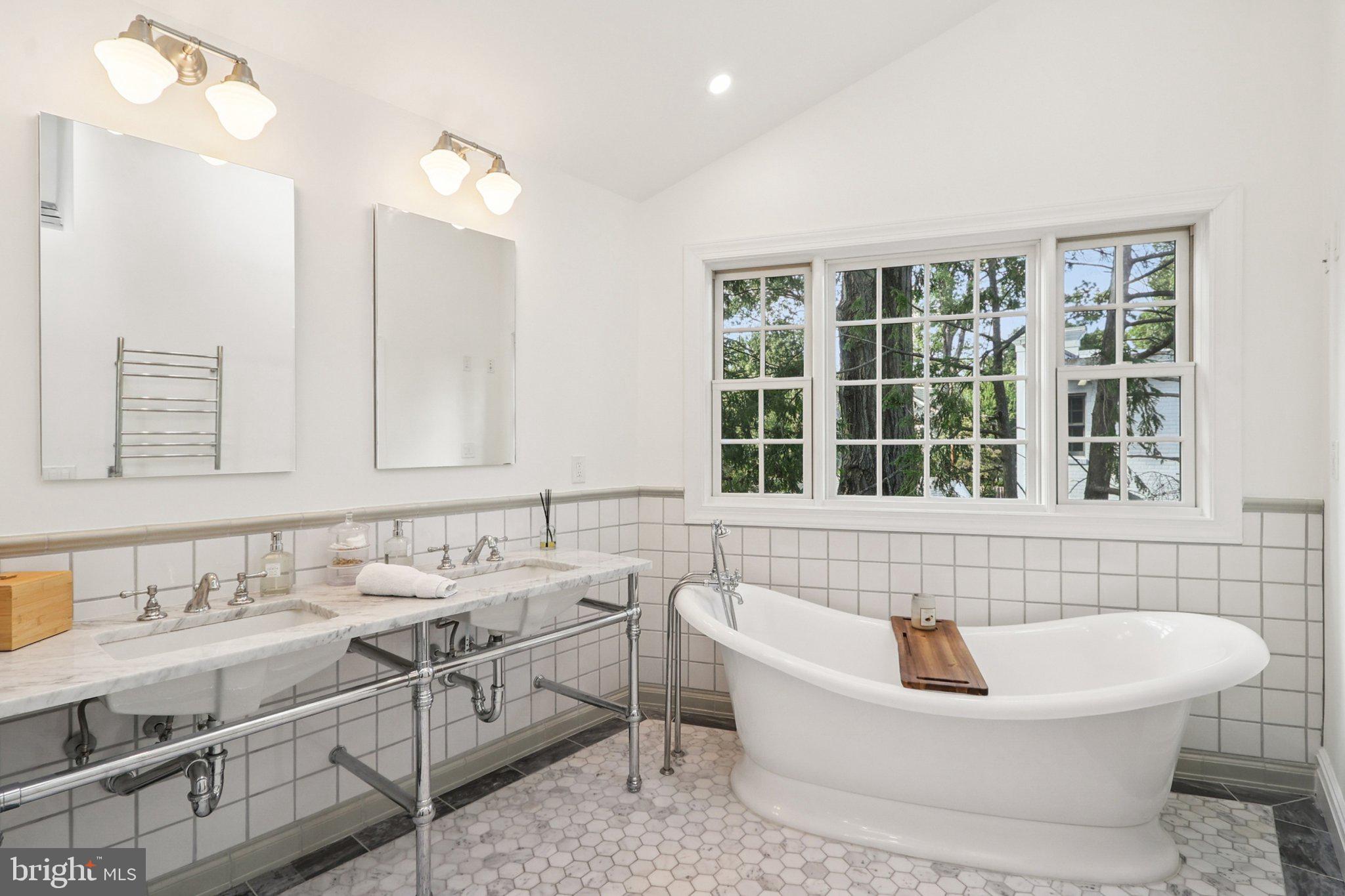 ARLINGTON RIDGE - Residential