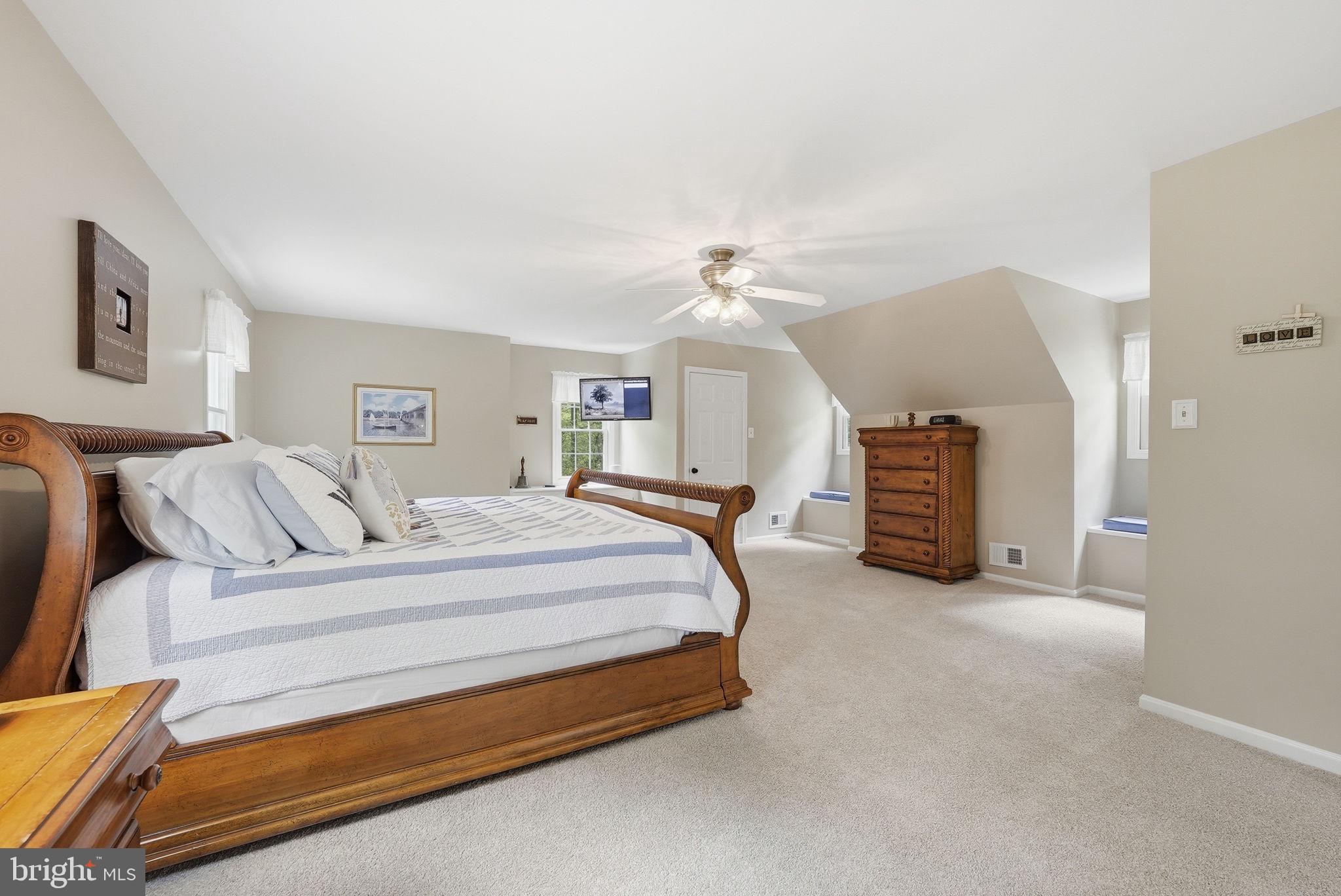 OCCOQUAN OAKS - Residential