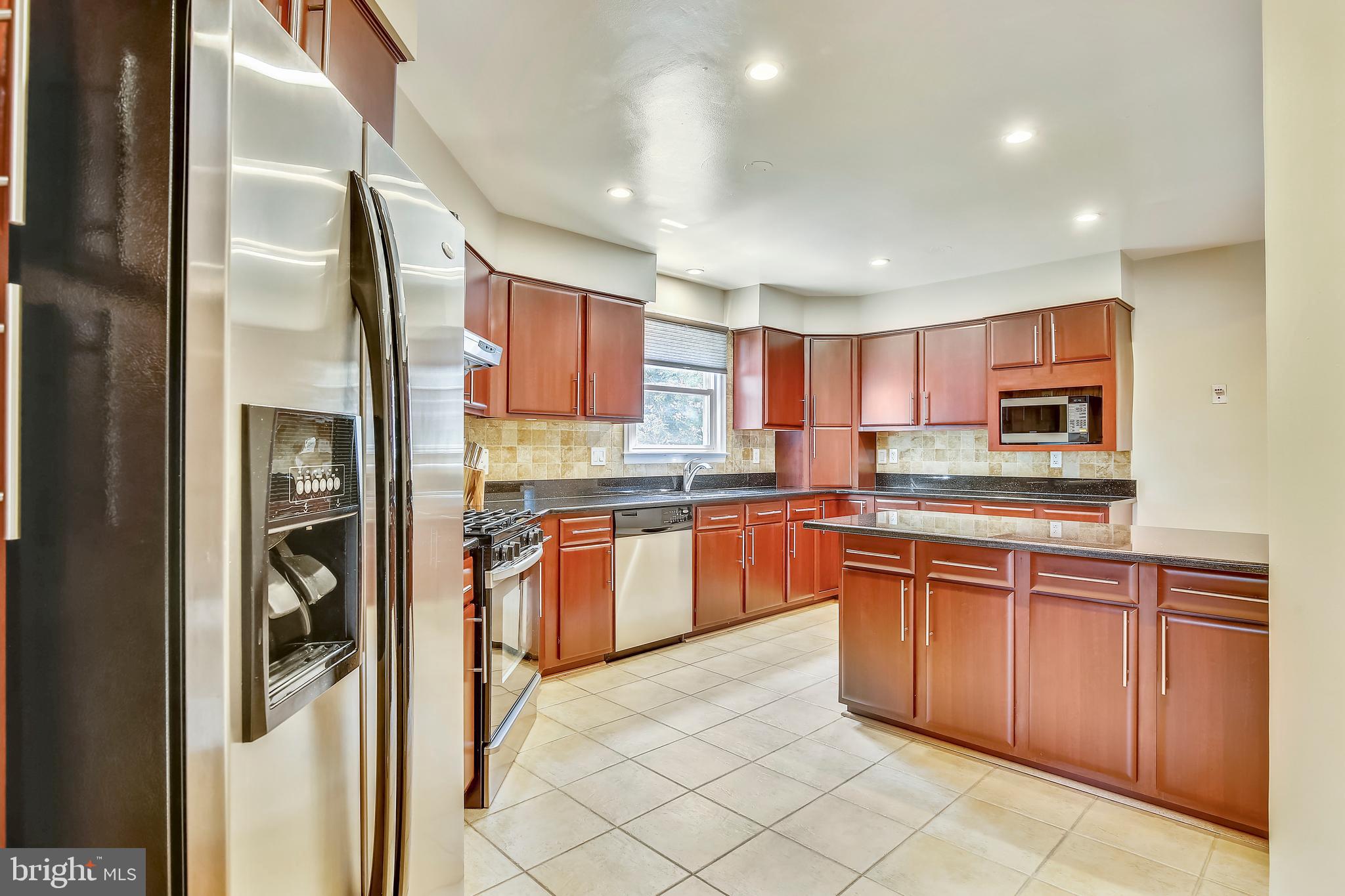 ANTON MEWS - Residential