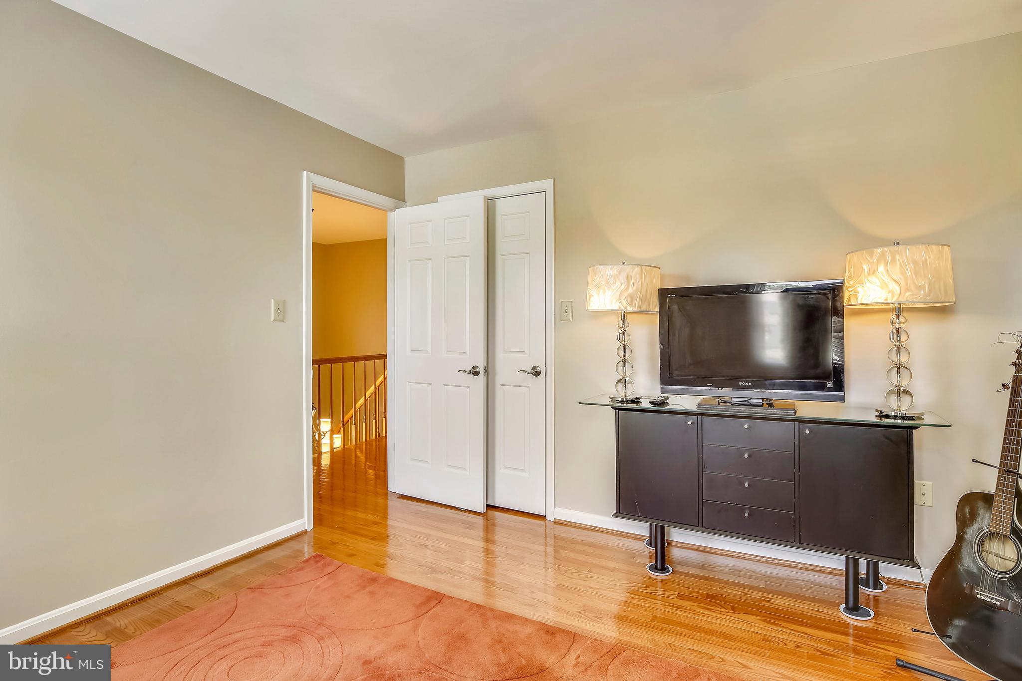 ANTON MEWS - Residential