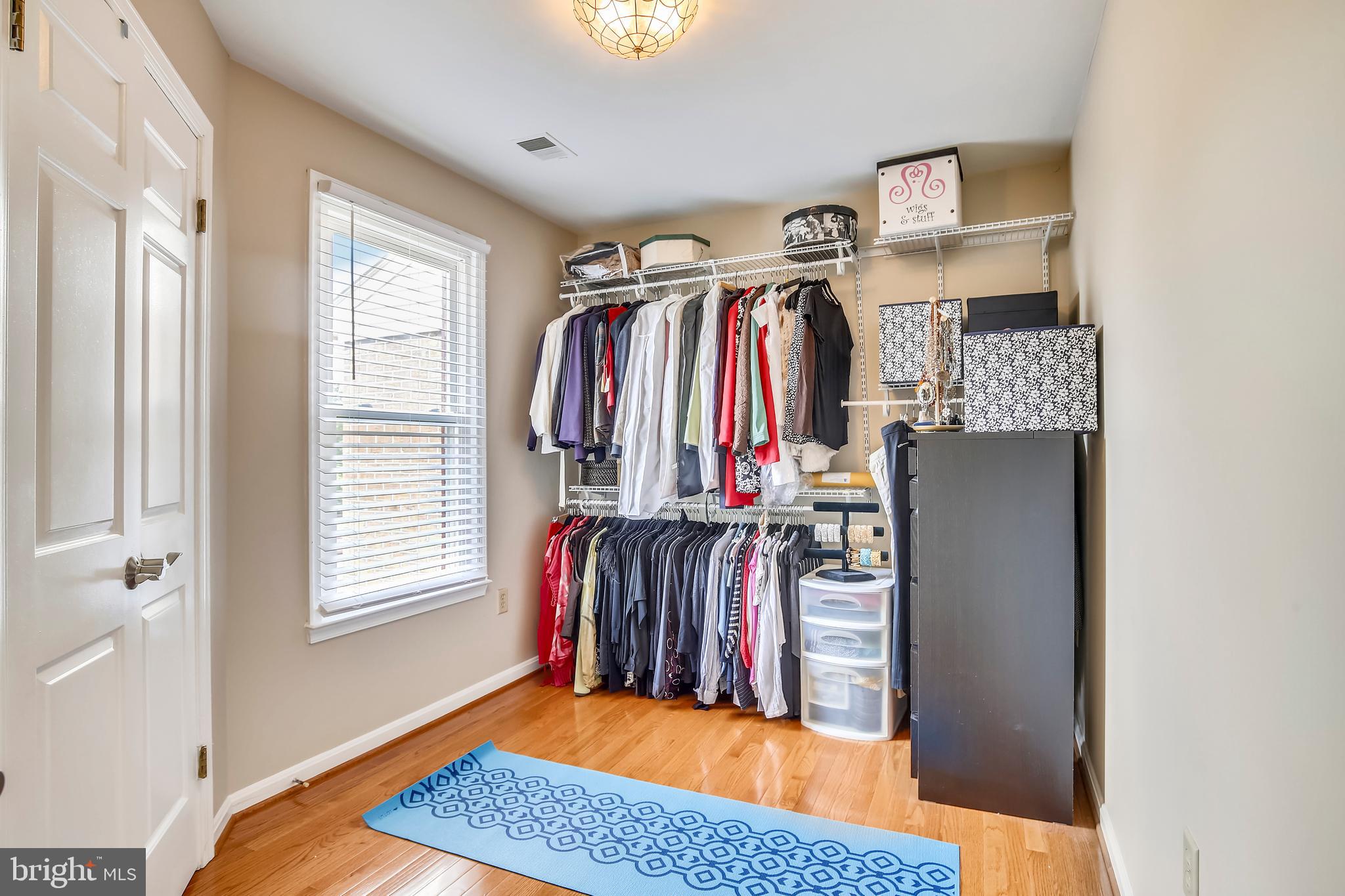 ANTON MEWS - Residential