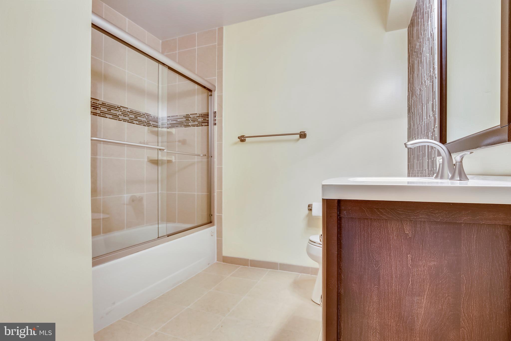 ANTON MEWS - Residential