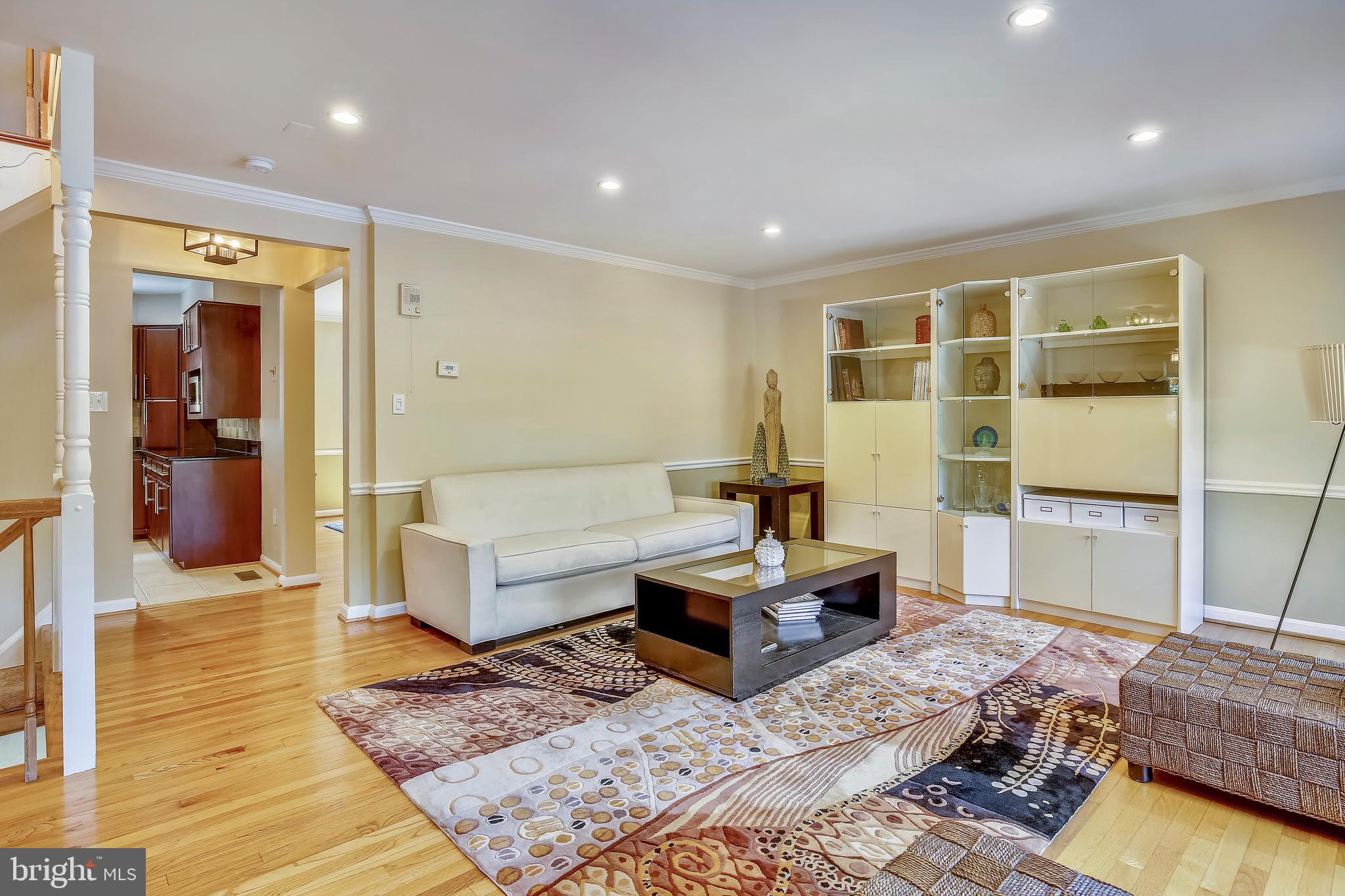 ANTON MEWS - Residential