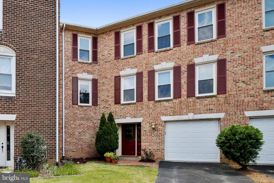 JUST REDUCED by $10K......Over 3300 sq ft of Immaculate, beautiful, bright,  spacious town home in Arlington, VA.  ***NO HOA FEE!!!*** Open floor plan and fabulous, luxury finishes on 3 levels.  The home features spacious gourmet kitchen with huge island, granite counter top, back-splash, gas-cook top, stainless steel appliances and more. New LG washer and dryer. Hardwood floors on 2nd and 3rd level, new carpet on first level and stairs, new cordless window treatment throughout, honey comb cordless window treatment on second floor, painted, new lights and recessed lights, den on 2nd floor that can be made into home office,  all bedrooms are large and all 4 bedrooms have large walk-in closets,  jack and jill bath has skylight,  huge backyard with brick patio and large deck and much more.    Great location:  Don't miss out on this opportunity today! Minutes to Metro, downtown DC, National Airport, Ballston Quarter, Crystal City and Pentagon, and only steps away from biking and hiking trails on the WO&D trail  at the intersection of Columbia Pike and four mile run.  MUST SEE!!!