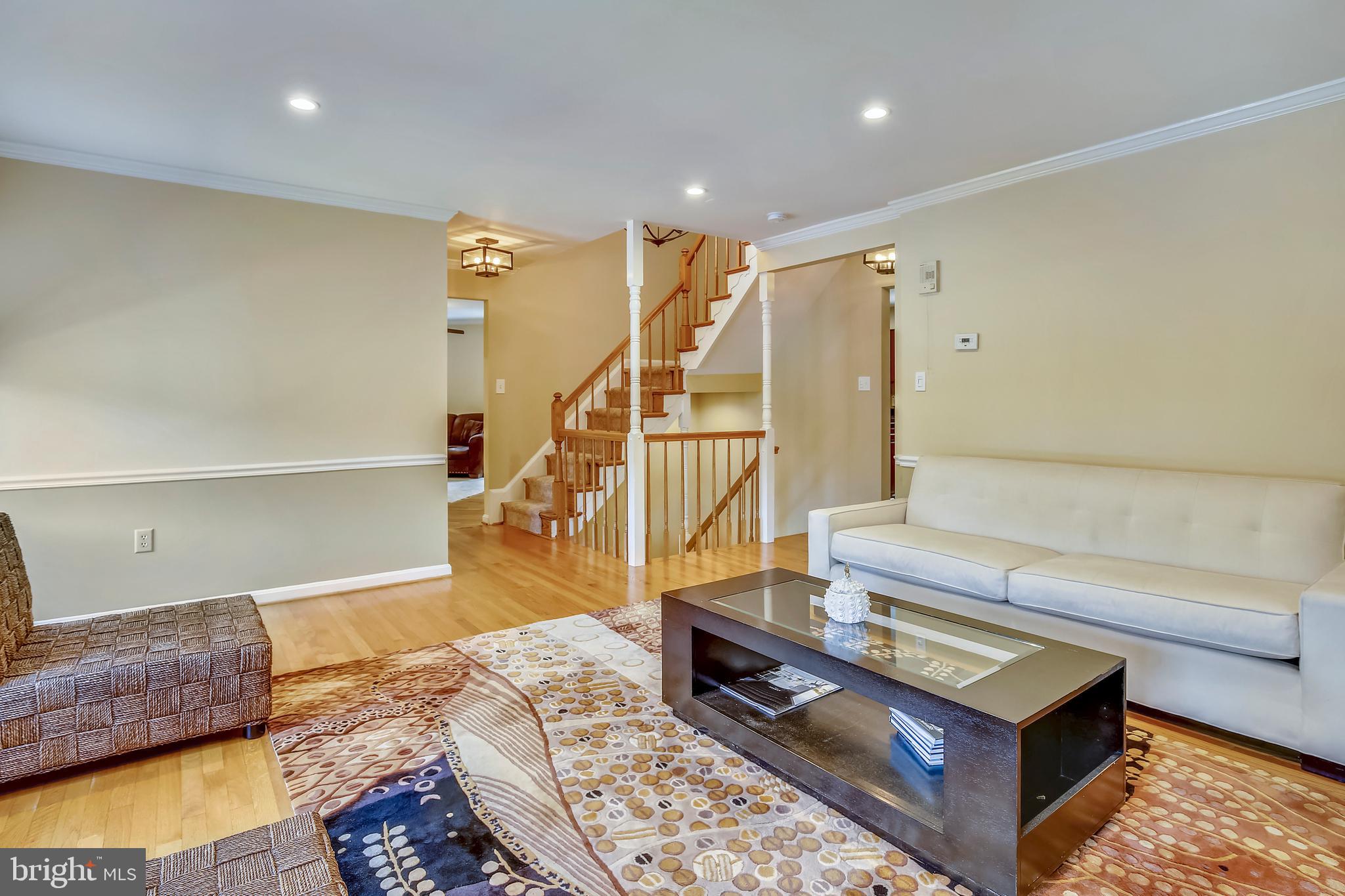 ANTON MEWS - Residential