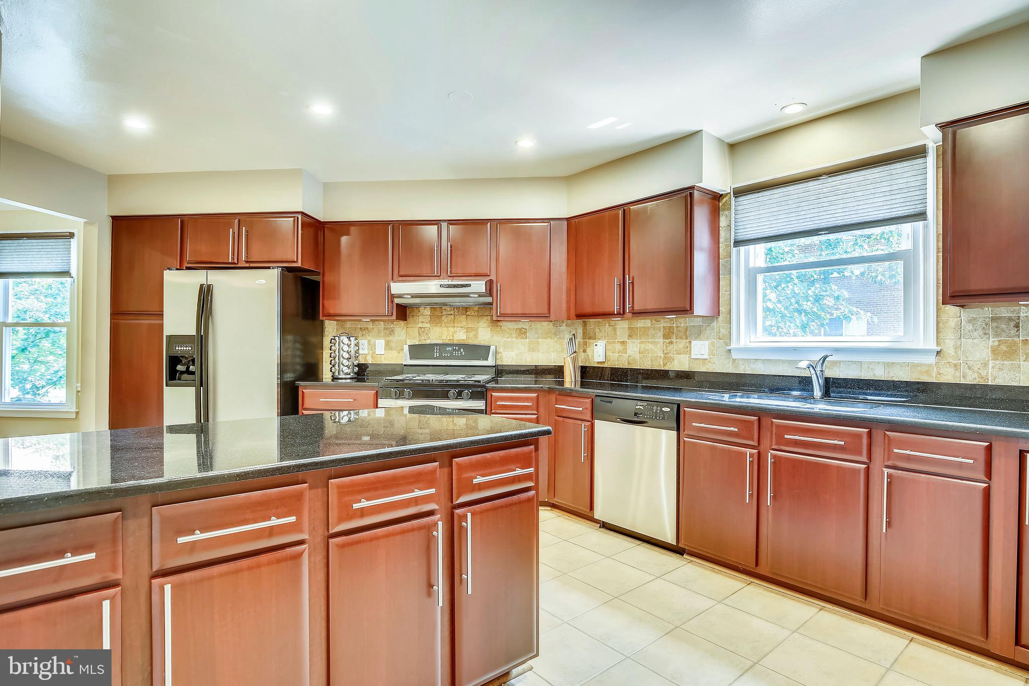 ANTON MEWS - Residential