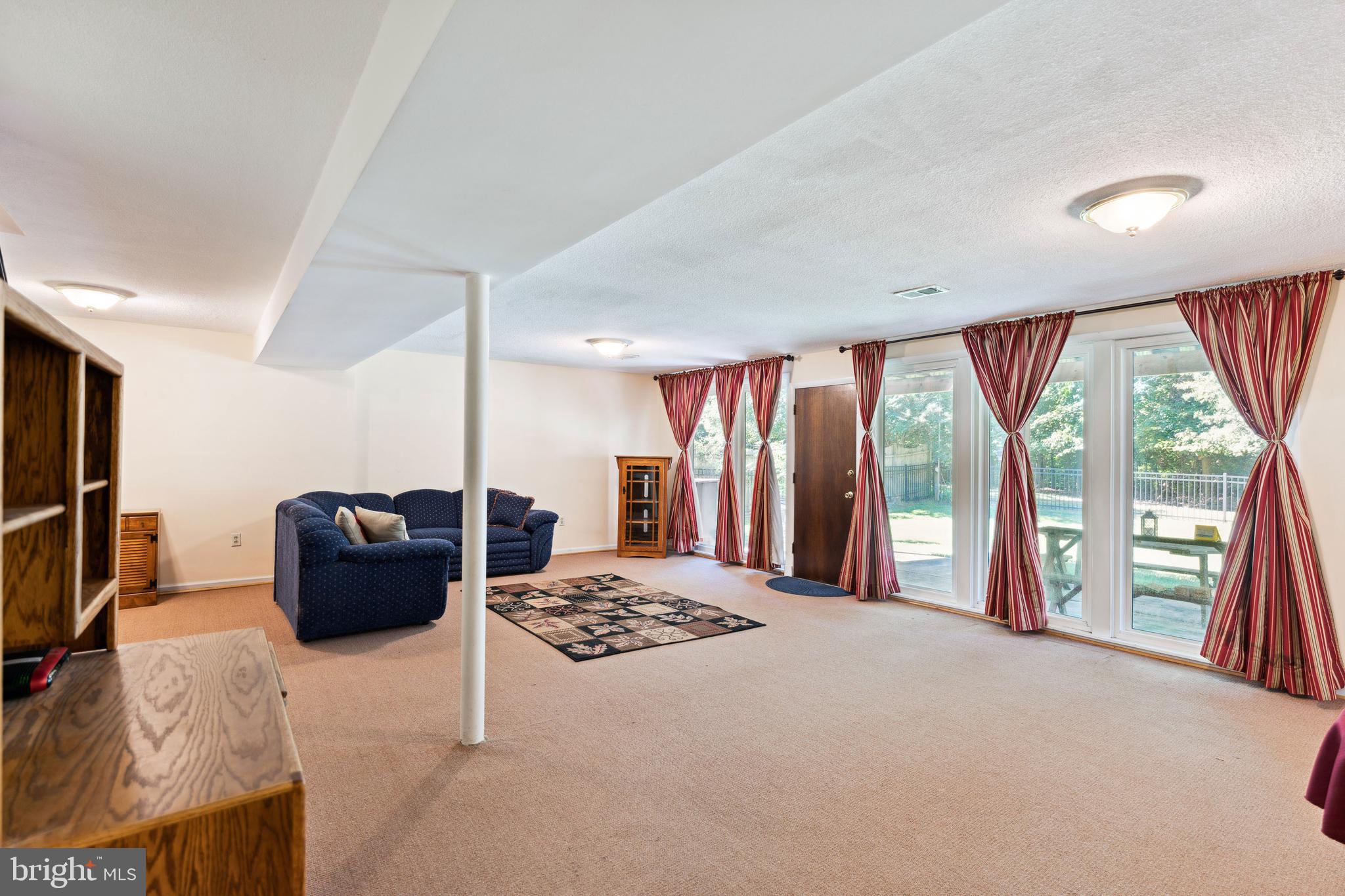 COLLEGE PARK ESTATES - Residential