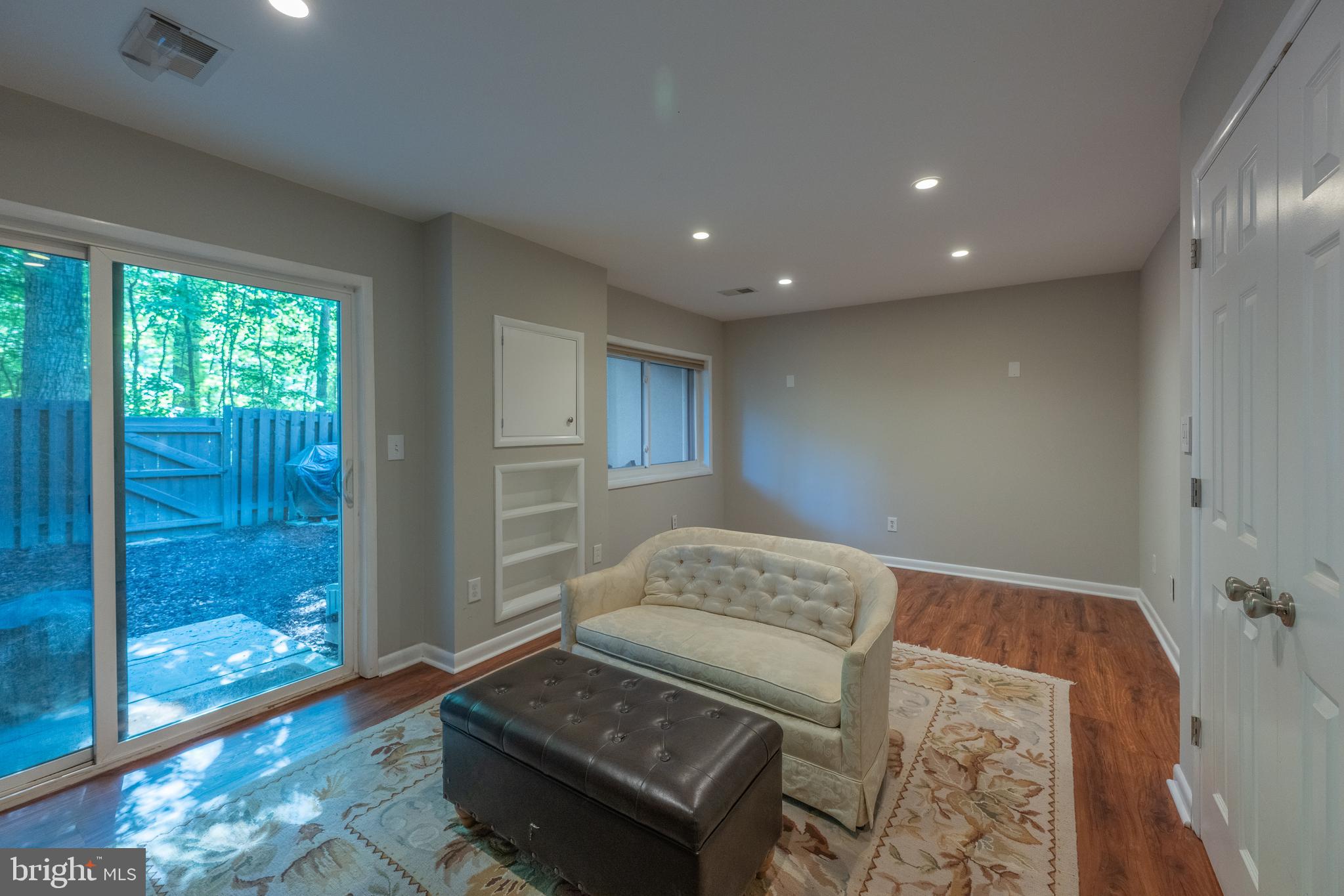 RESTON - Residential