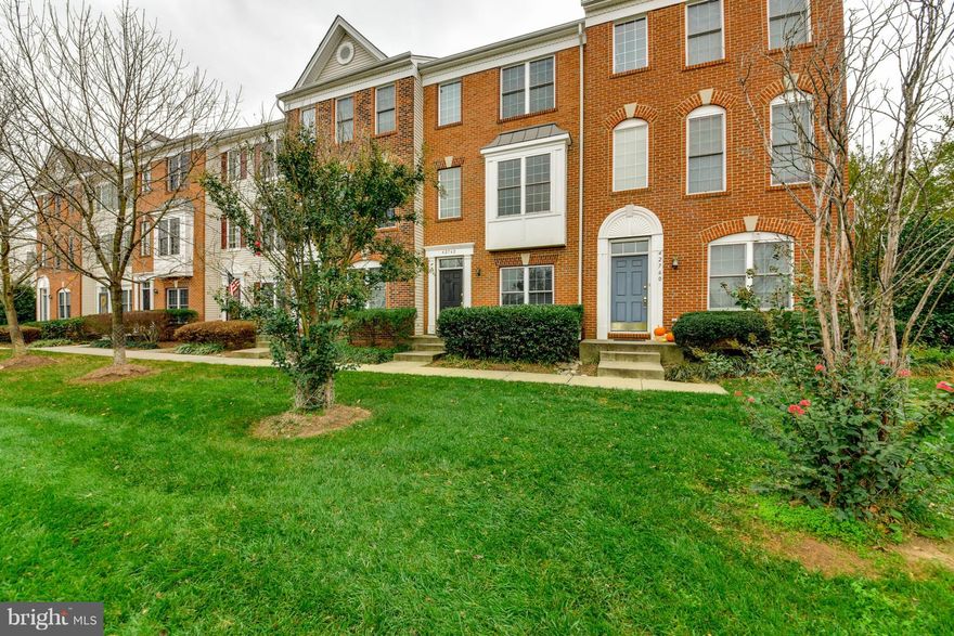 SIMPLY GORGEOUS,  FEELS BRAND NEW!!!!!3 LEVEL BRICK FRONT TOWN HOME WITH PEACEFUL WATER VIEW. TWO SPACIOUS MASTER SUITES, 1 CAR GARAGE, UPGRADED MAPLE CABINETS, BLACK APPLIANCES, BEAUTIFUL TIGER HARDWOOD FLOORS, PLENTY OF PARKING, CLOSE TO SCHOOLS, SHOPPING, COMMUNITY AMENITIES AND CONVENIENTLY LOCATED NEAR COMMUTER ROUTES.
 Everything you need and want within walking distance! Freshly painted, Brand new flooring & 2 remolded bathrooms.   Lower level has a full bathroom, that could be great for guests, an exercise room, or "work from home" space.  Upper level living space - living/dining area,, WALK OUT to the deck for morning coffee. UPPER level HAS  two bedrooms with vaulted ceilings . *Pets considered on a case by case basis, and option to renew for a second year. No smoking.