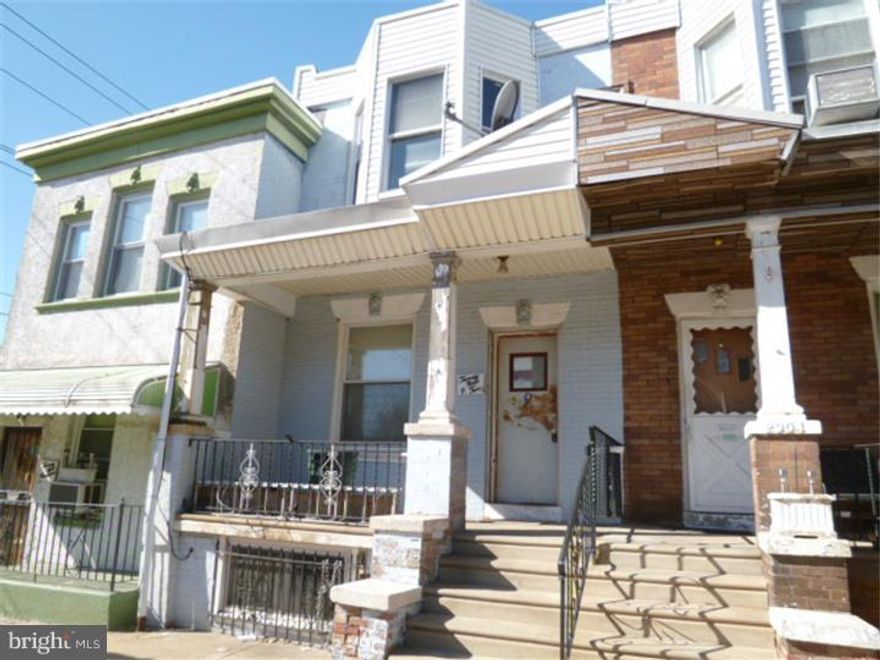 3 bedroom house is in need of full rehab, fair condition All offers will be presented, $2000 deposit and proof of funds will be required, AS IS addendum and buyer is responsible for u/o. Seller will pay for title with assurance abstract . Cash or hard money financing only. All offers will be presented.