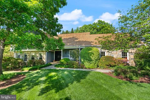 Photo of 6354 Chowning Place, MCLEAN, VA 22101 (MLS # VAFX2307934)