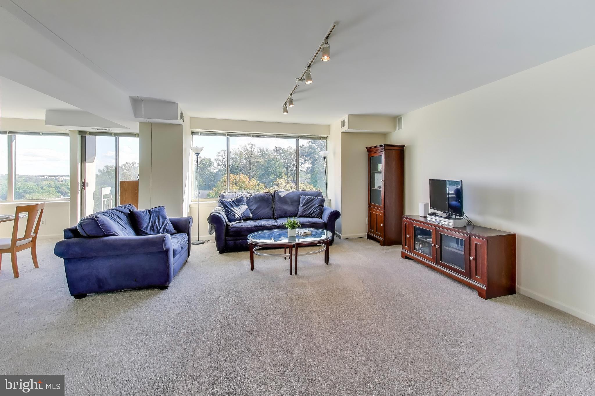 WHITLEY PARK CONDOMINIUM - Residential