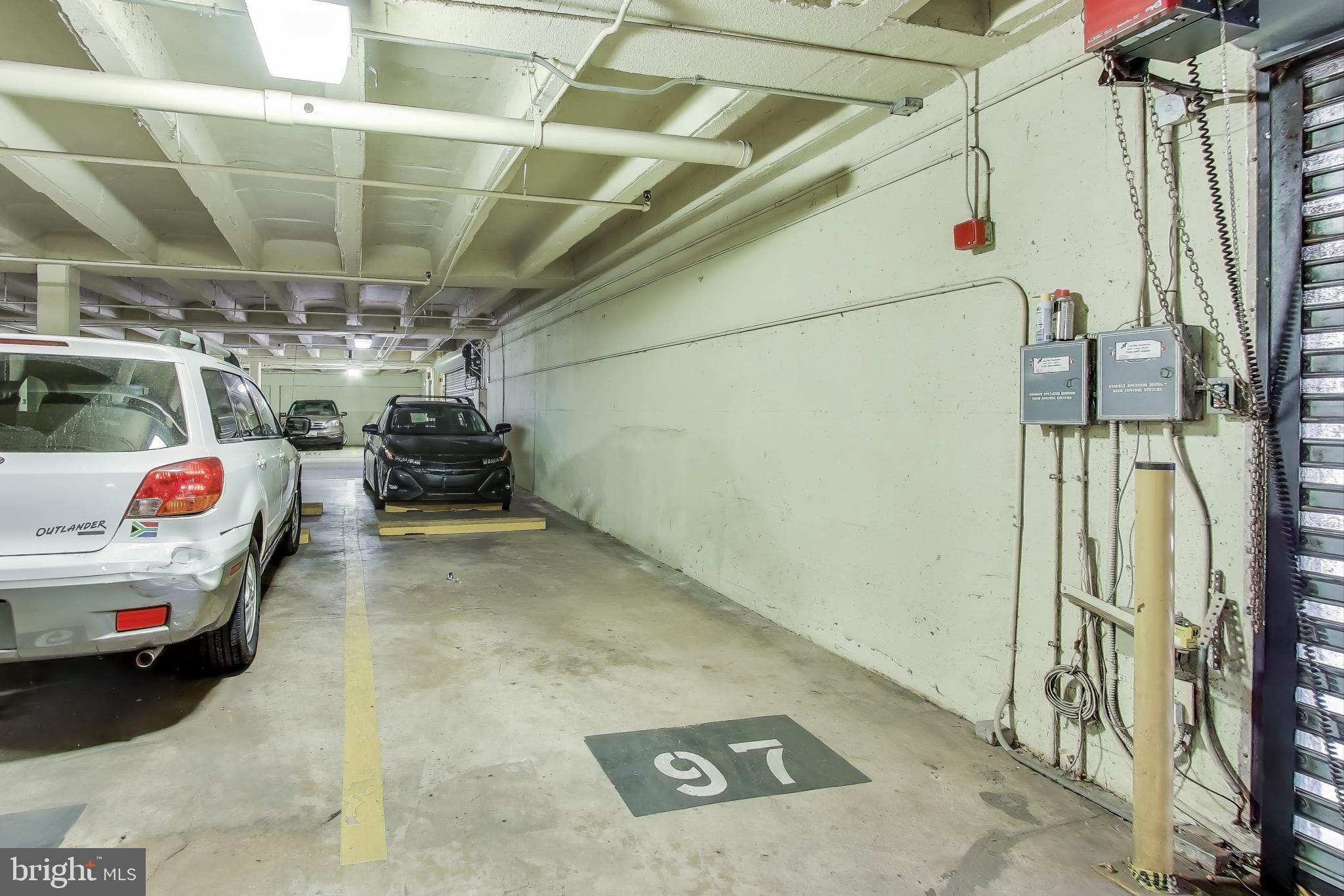 WHITLEY PARK CONDOMINIUM - Residential