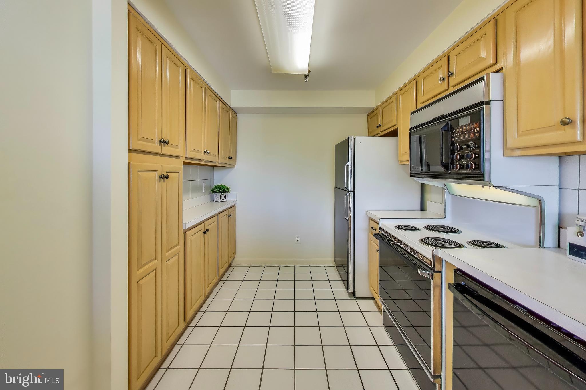 WHITLEY PARK CONDOMINIUM - Residential