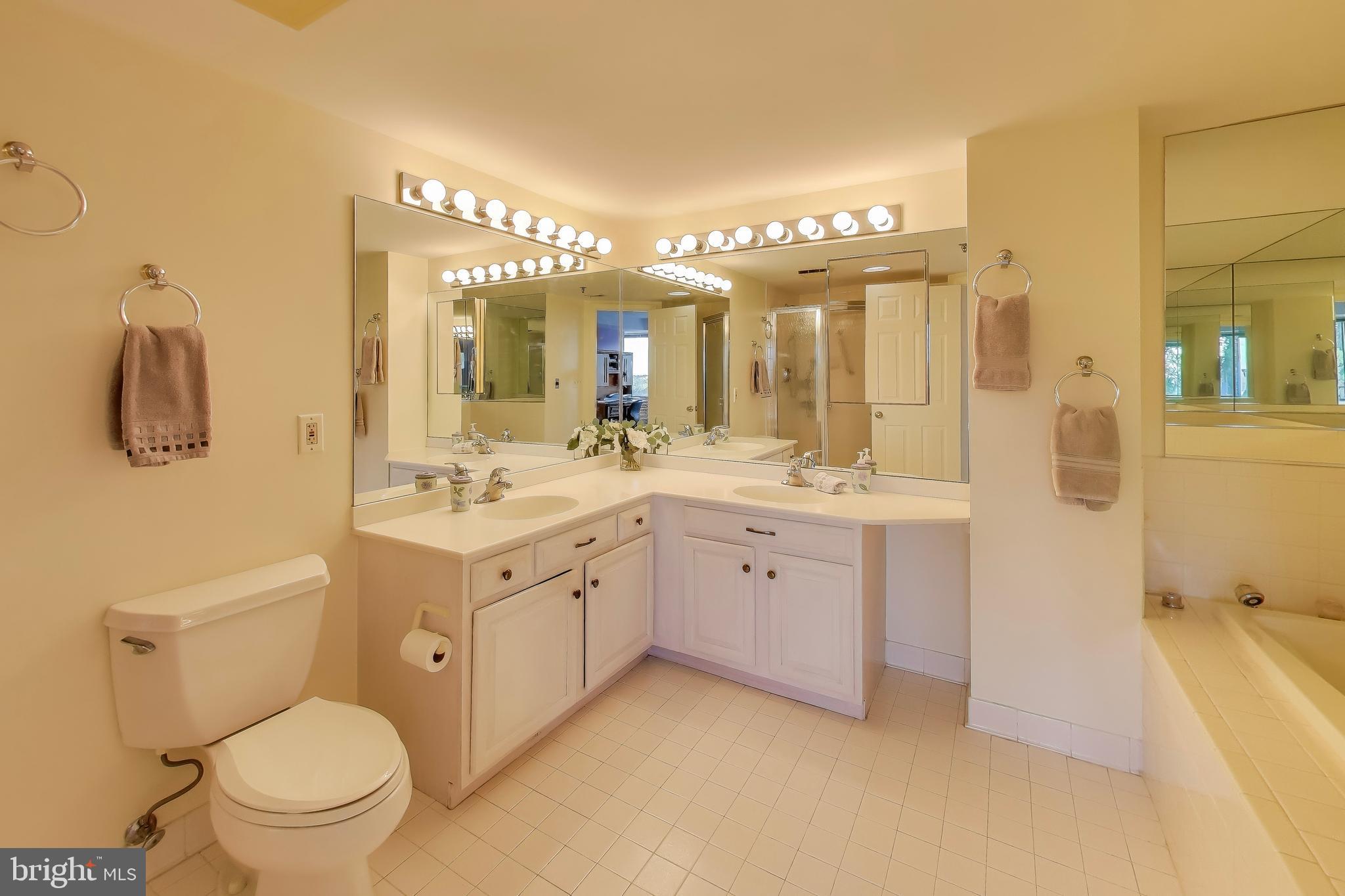 WHITLEY PARK CONDOMINIUM - Residential