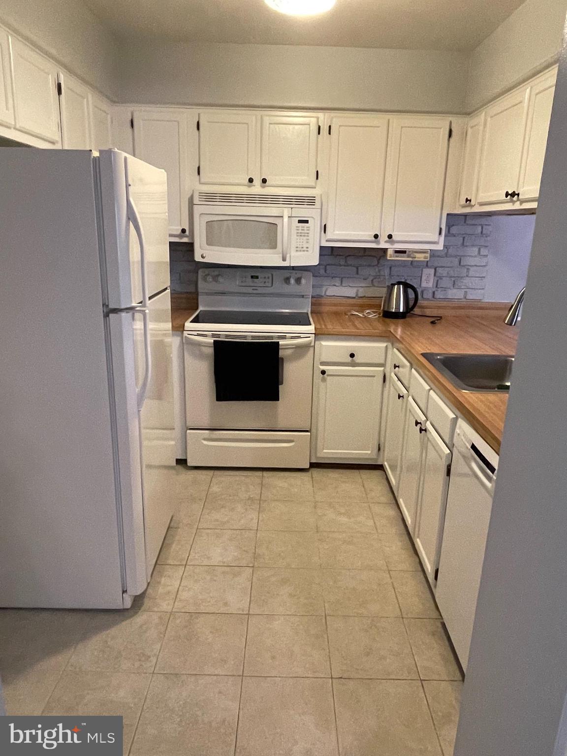 ENFIELD CHASE PLAT THREE - Residential Lease