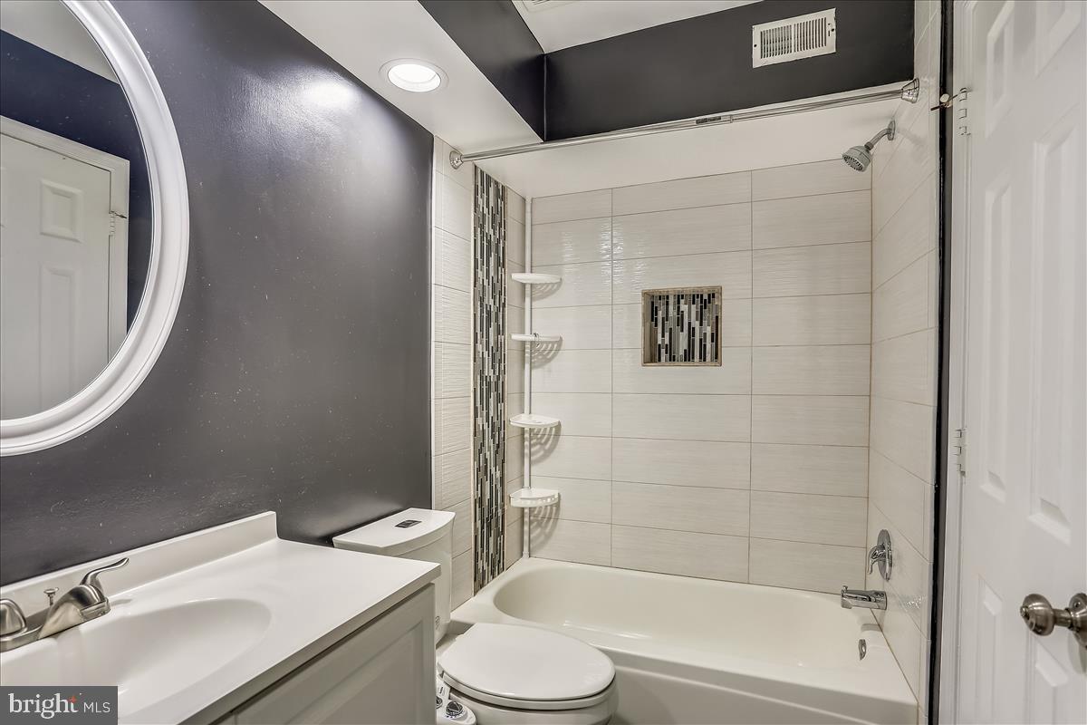 KINGSTOWNE - Residential Lease