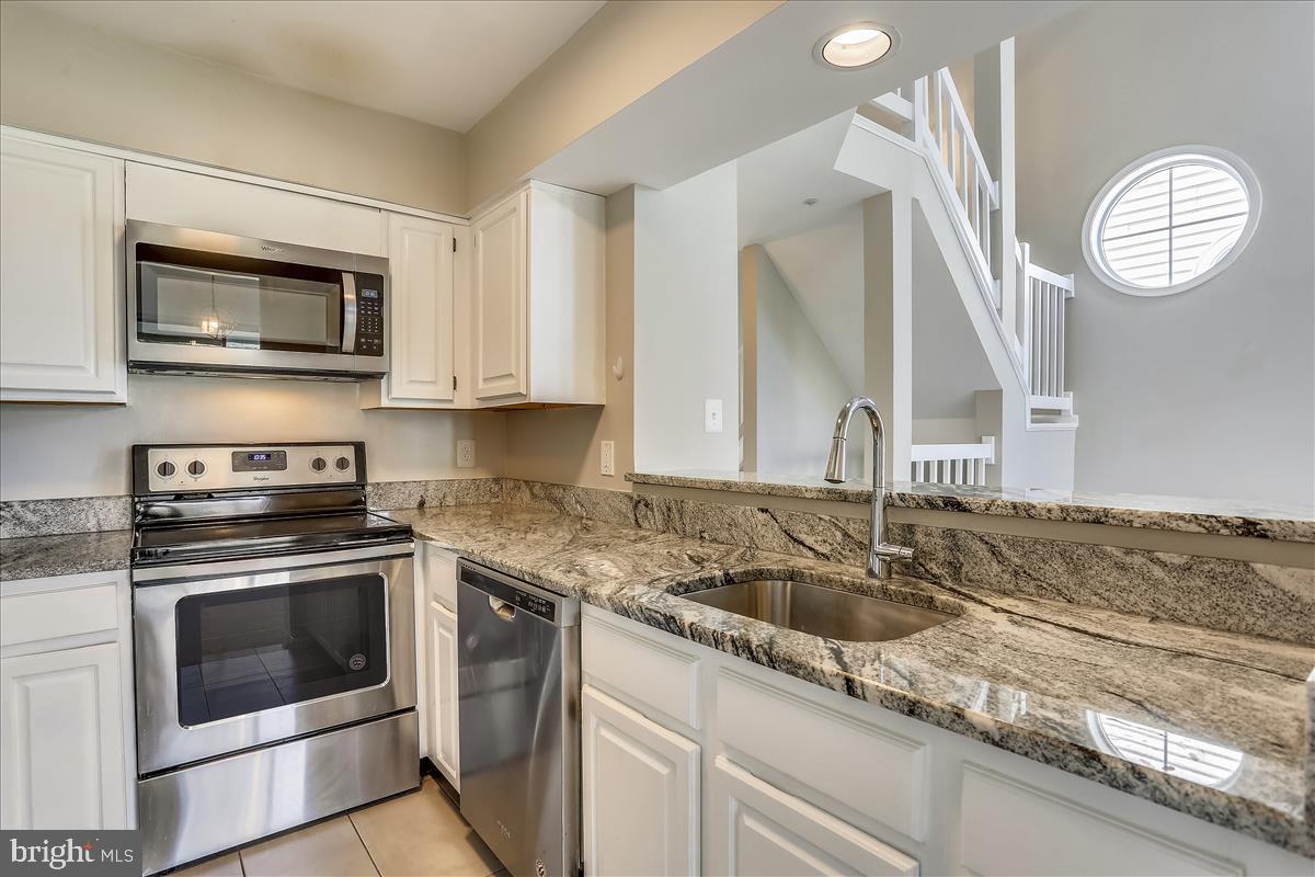 KINGSTOWNE - Residential Lease