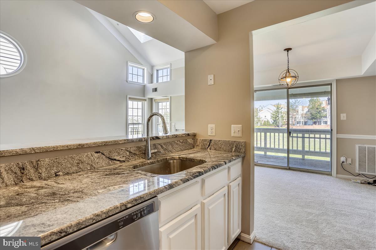 KINGSTOWNE - Residential Lease