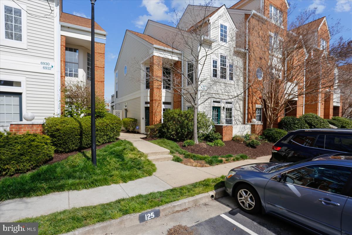 KINGSTOWNE - Residential Lease