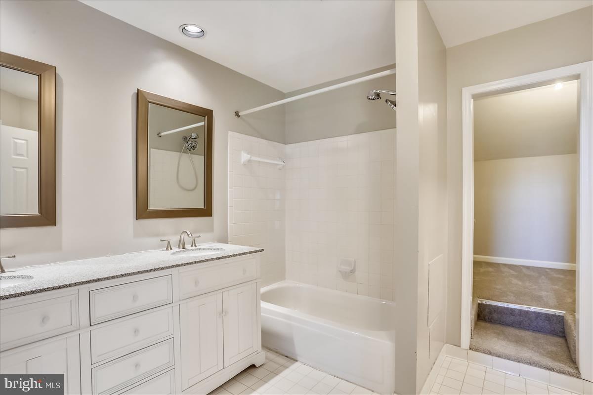 KINGSTOWNE - Residential Lease