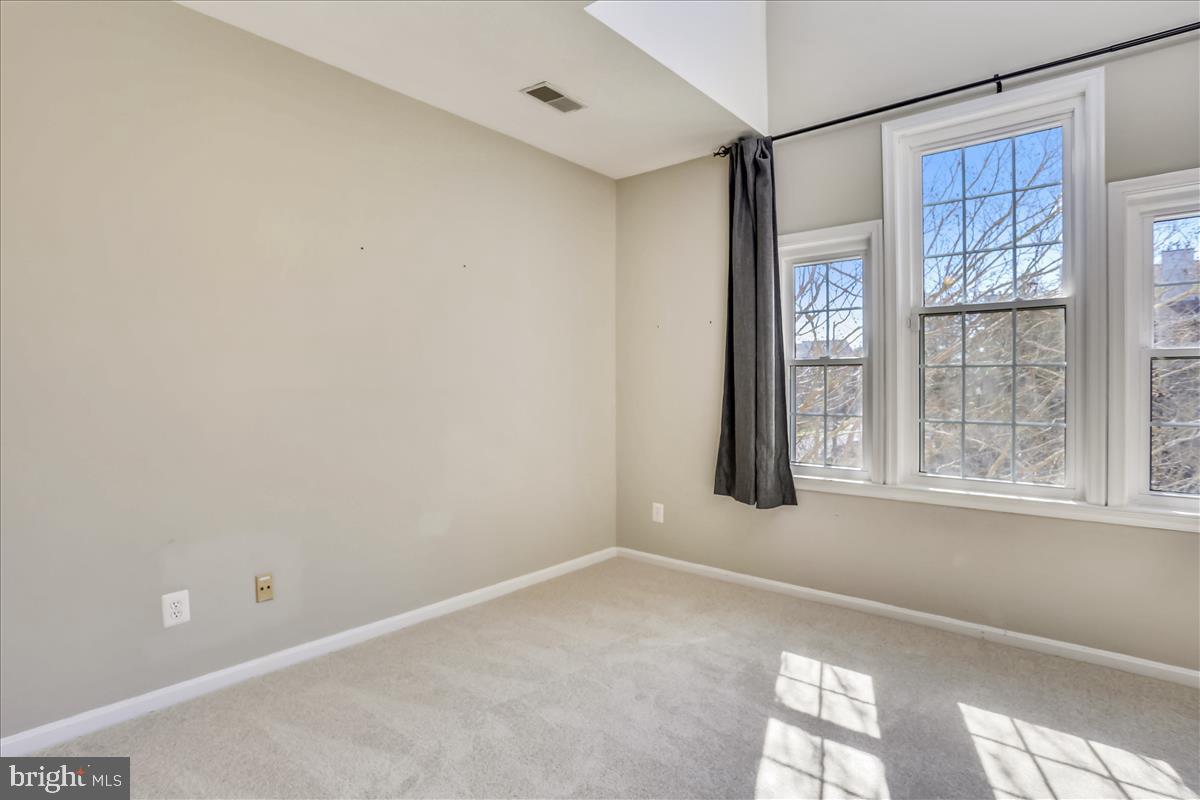 KINGSTOWNE - Residential Lease