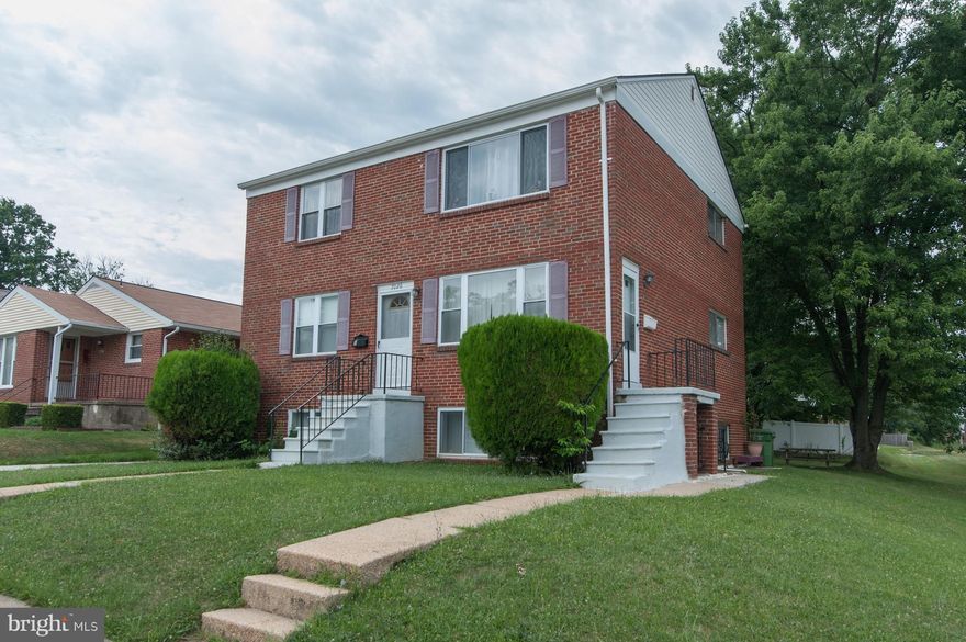 Good opportunity to add a multi-unit to your portfolio. 3 Unit apartment in solid area. Setup appointment today. Rents are 850 a unit. All 3 units are the same layout. Very good condition!