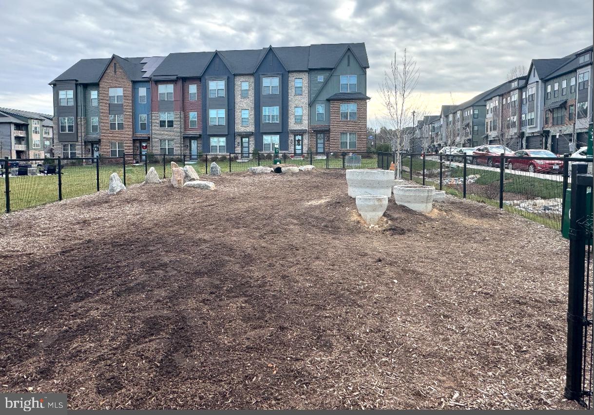 LAUREL - Residential Lease