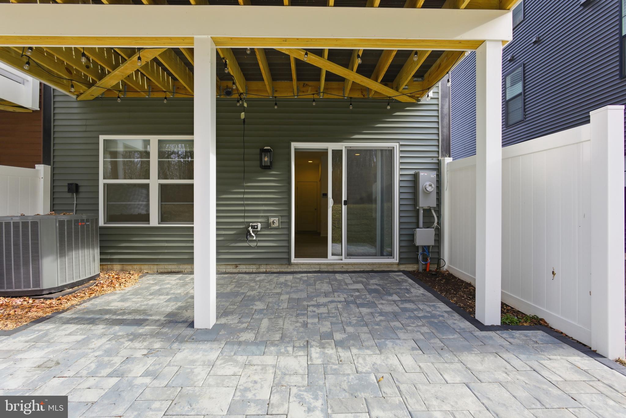 LAUREL - Residential Lease