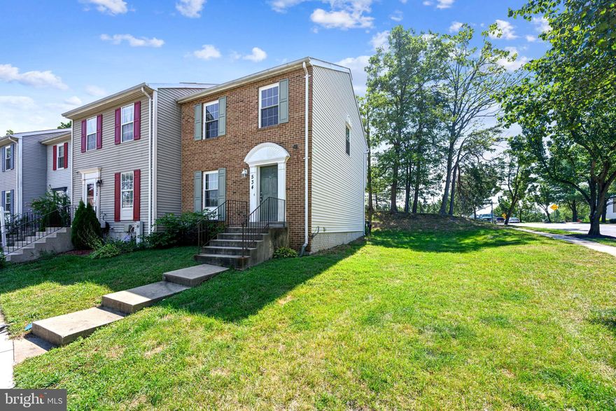 **AVAILABLE  SEPT 1st ** End unit townhouse in Kings Ransom. Eat-in kitchen and living room on main level with walk out to deck. Full bath for each of the 2 upper level bedrooms. Lower level has a Rec Room or 3rd bedroom with full bath . Two reserved parking spaces out front. Minutes from FGGM,NSA,BWI,MARC train, all major routes.***.Landlord looking for minimum credit score of 670 as well as steady
employment***Pictures are from one year ago but property still looks the same.