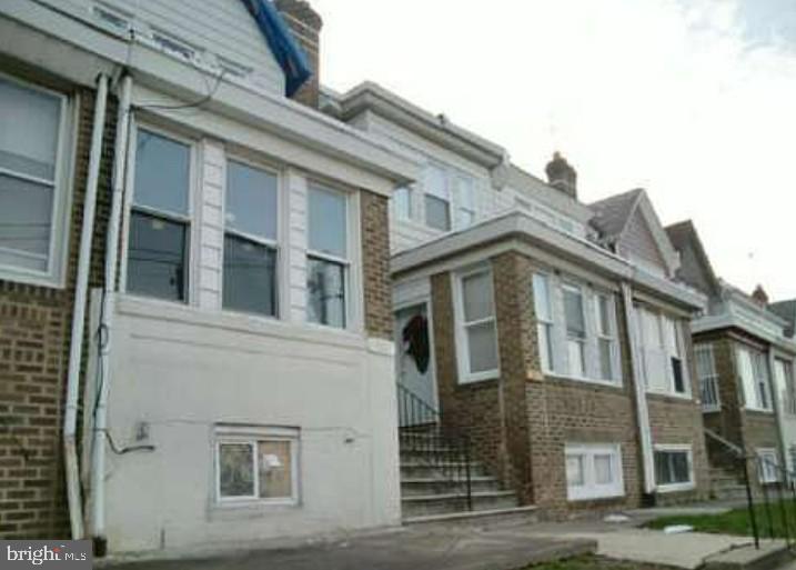 Great 4-bed, 1-bath townhouse in Paschall, Southwest Philly. Built in 1925 with approx. 1,298 sq ft on a
15’ x 90’ lot. Property needs rehab — huge value-add opportunity! Price: Below market value with strong upside. Investment Potential: Fix & flip or buy & hold for steady cash flow.***Buyer pays: Full transfer tax and title costs.