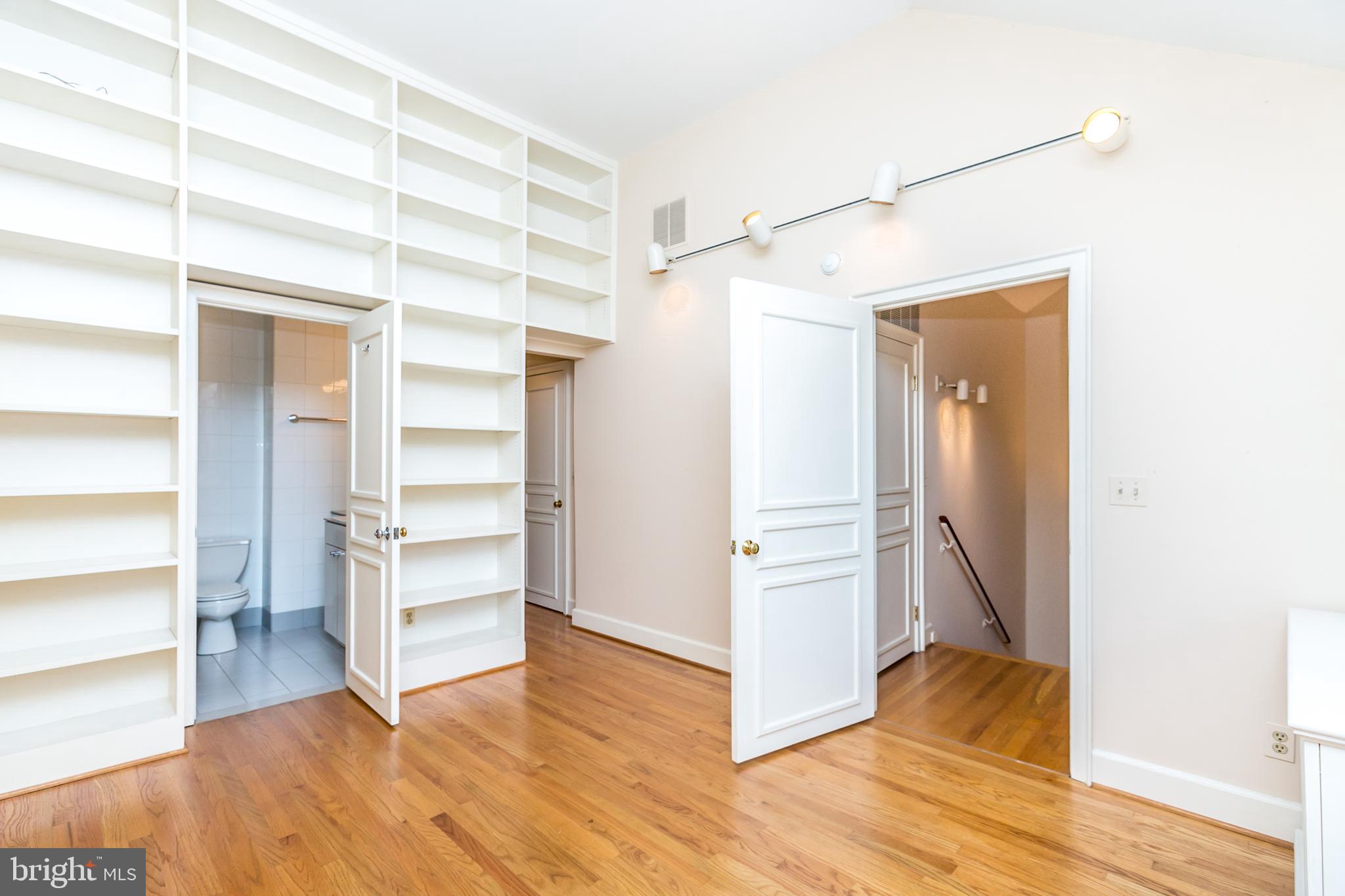 CROSS KEYS - Residential