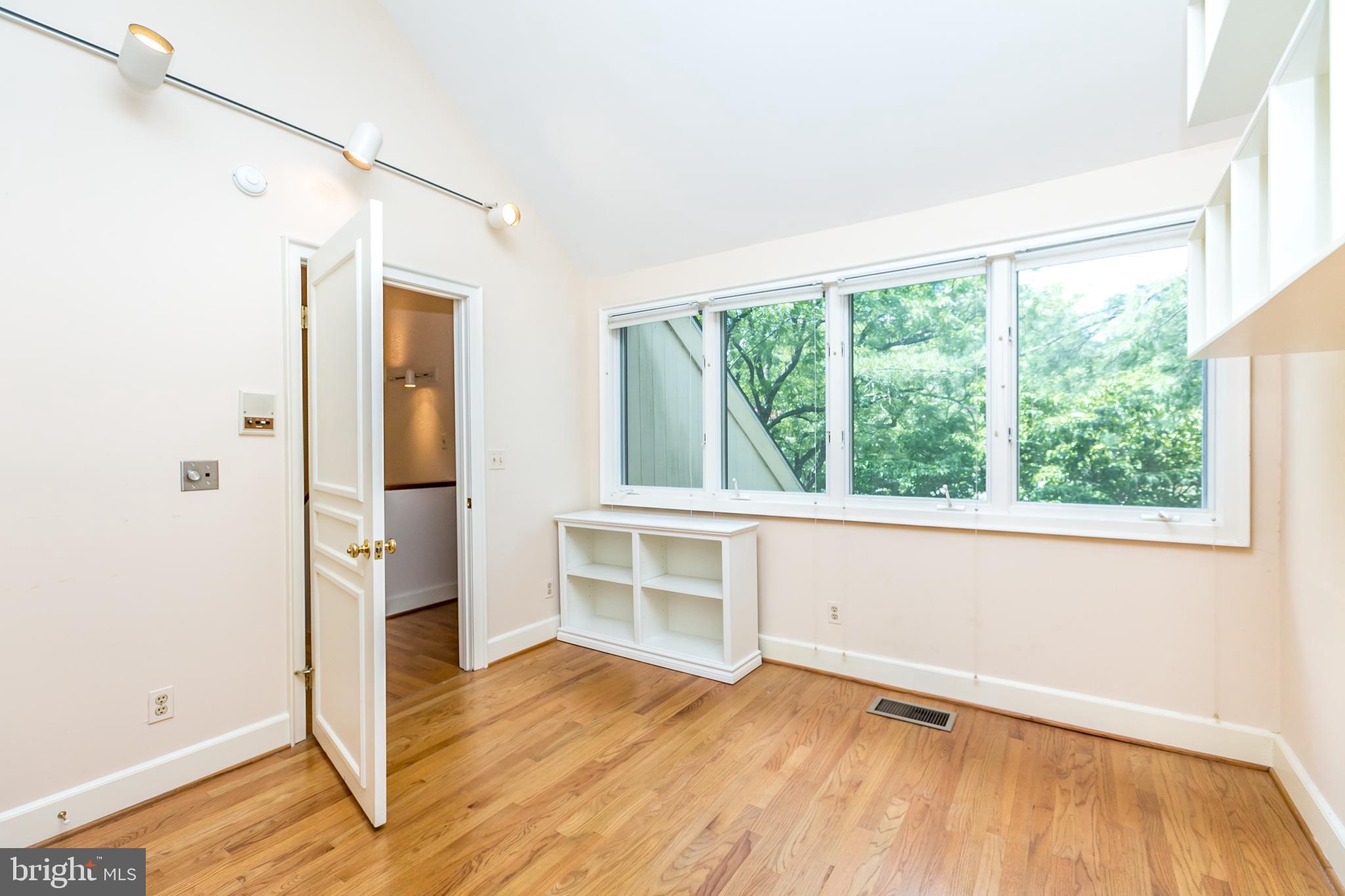 CROSS KEYS - Residential