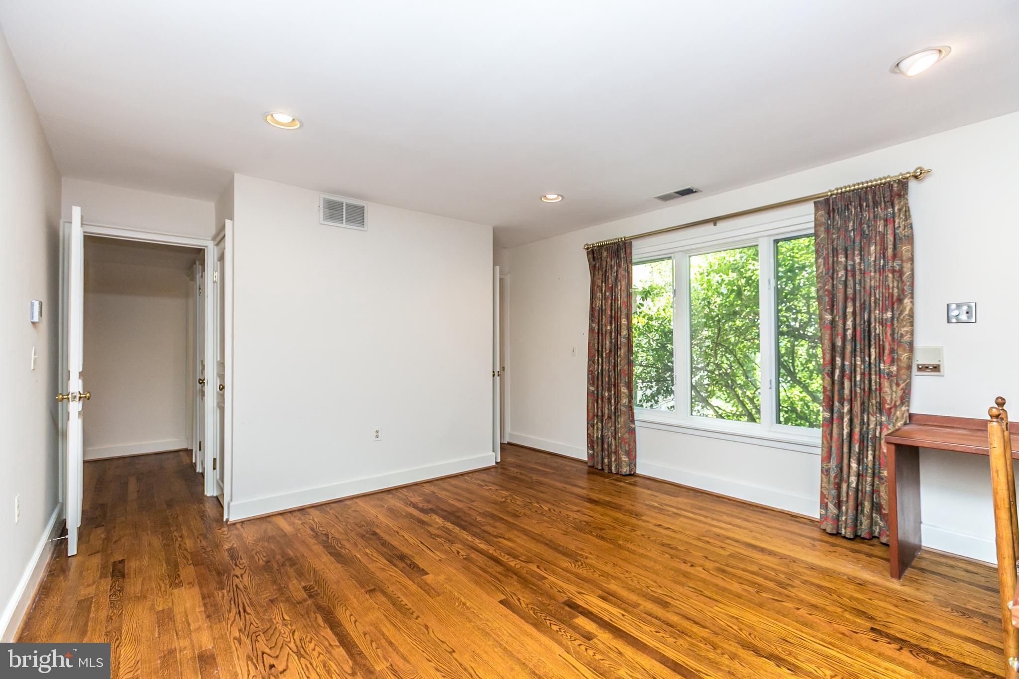 CROSS KEYS - Residential