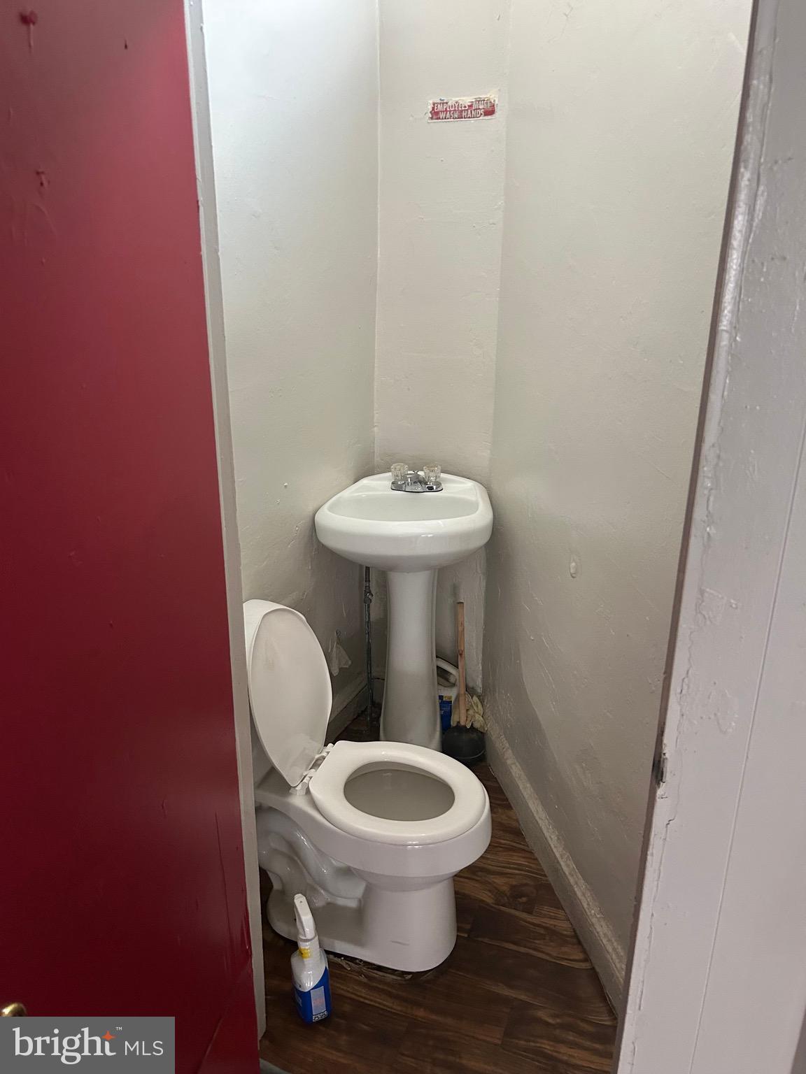 2250 RIDGE AVENUE 52