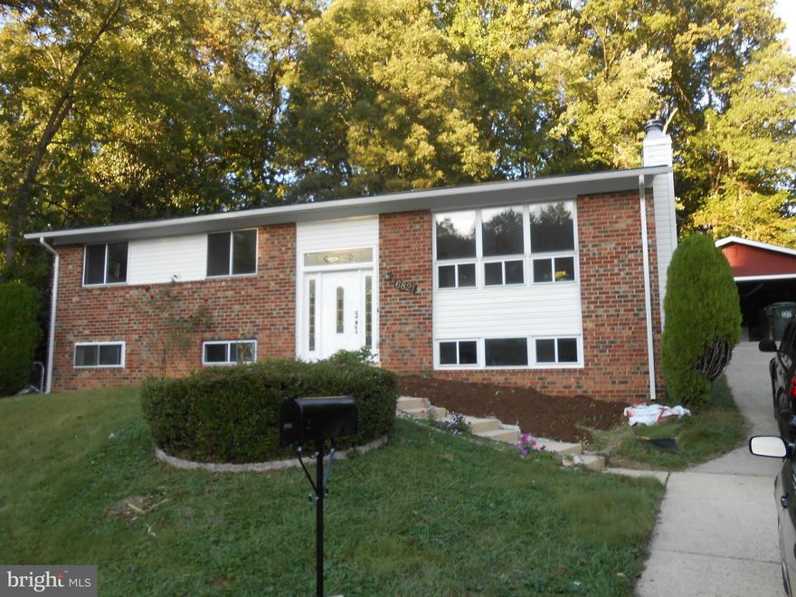 LOCATION LOCATION LOCATION & BEST SCHOOL IN THE AREA.MOTIVATED SELLER,SPACIOUS 2 LVL SINGLE FAMILY HOME WITH 5 BED 3 FULL BATH,LIVING ROOM,FAMILY ROOM,NEW ROOF,NEW PAINT,NEW CARPET,NEW WASHER DRYER,MANY UPGRADES.DETACHED OVERSIZED DOUBLE CAR GARAGE,WIDE DRIVEWAY.CLOSE TO WASHINGTON DC, HWY 495,395,95 FFX CO PKY COMM: PARKING ALL NEXT TO YOU, VACANT,DON'T MISS THIS,JUST GO & SEE,YOU WILL LOVE IT.