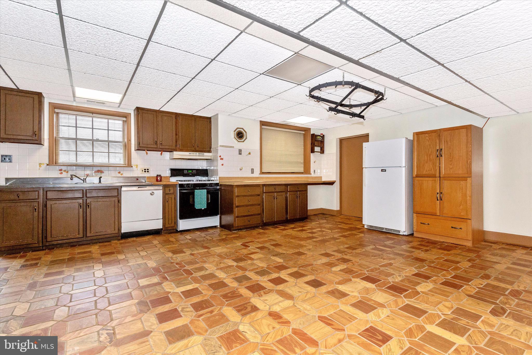 GAITHERSBURG OUTSIDE - Farm