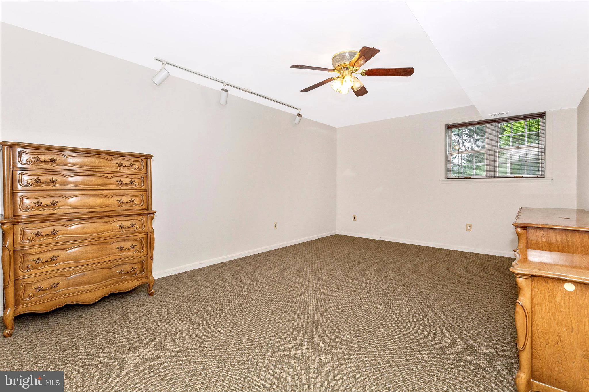 GAITHERSBURG OUTSIDE - Farm